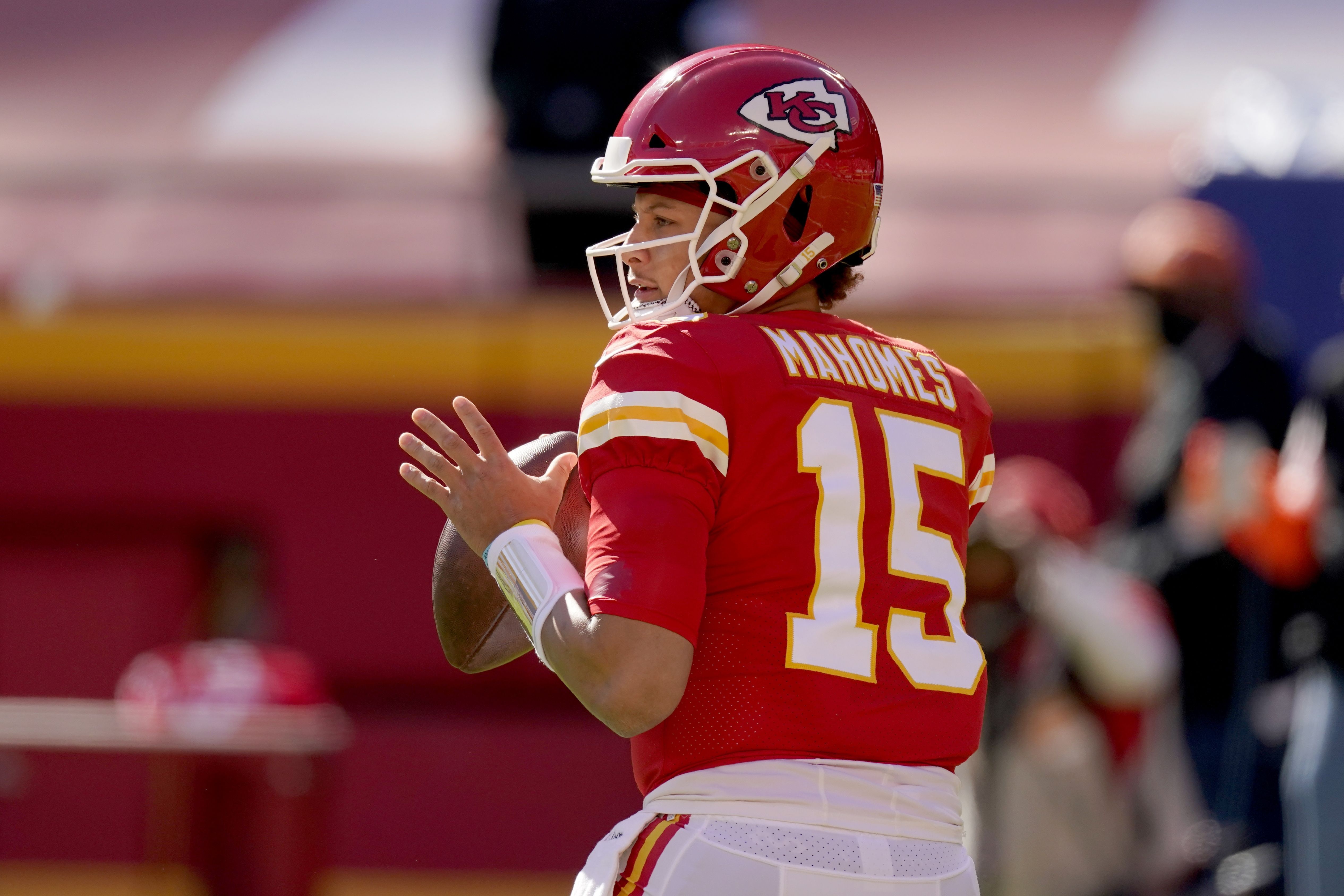 Mahomes throws 5 TD passes as Chiefs romp past Jets, 35-9 – KGET 17