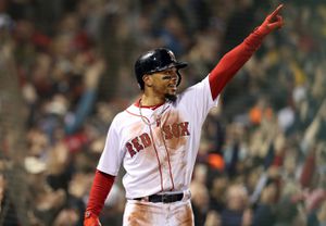 Mookie Betts agrees to sign 12-year, $365 million contract extension with  Dodgers - The Boston Globe
