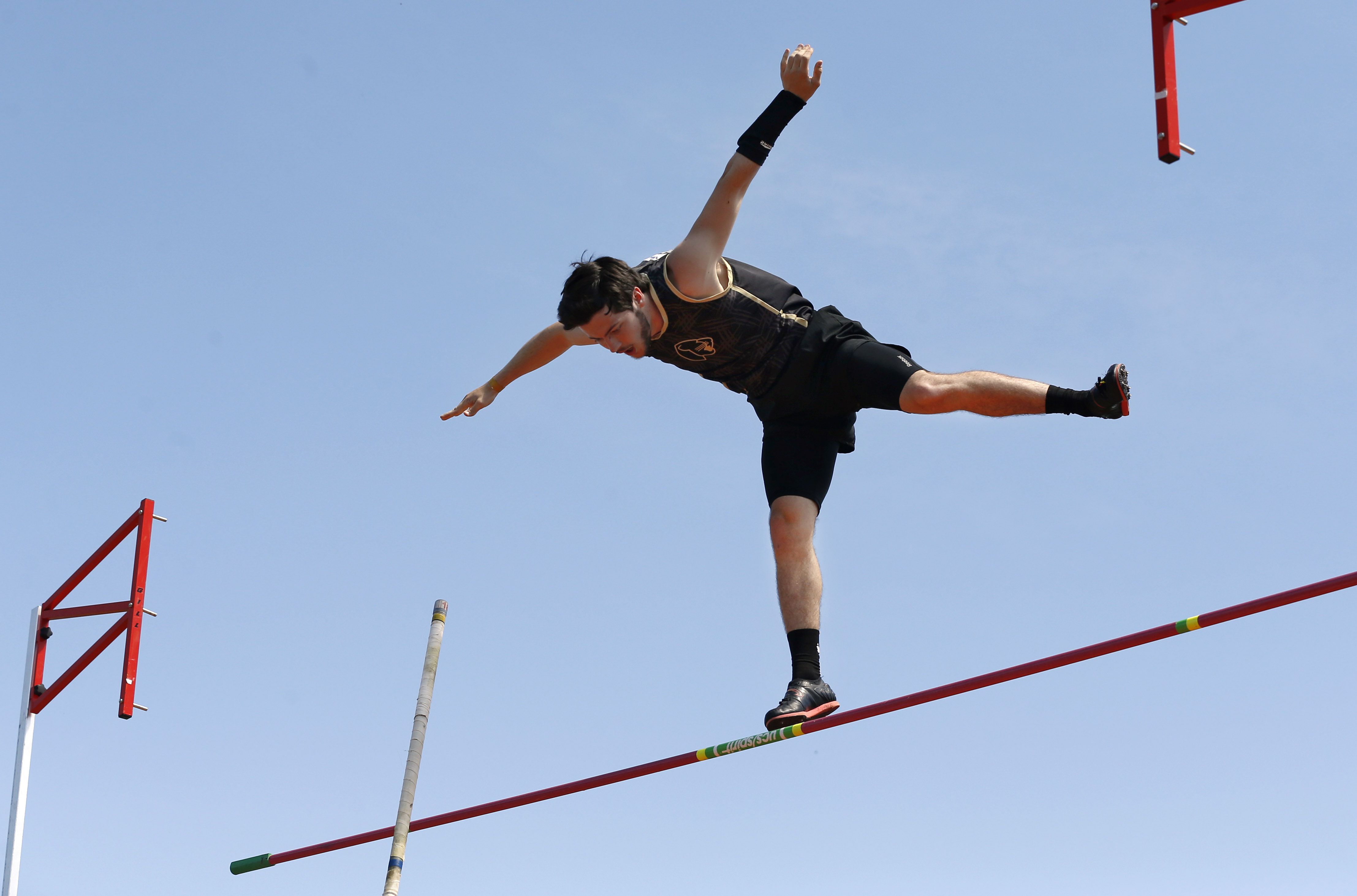 It takes a daredevil: Pole vaulting comes with all kinds of risks – some  even fatal. So why do athletes do it?