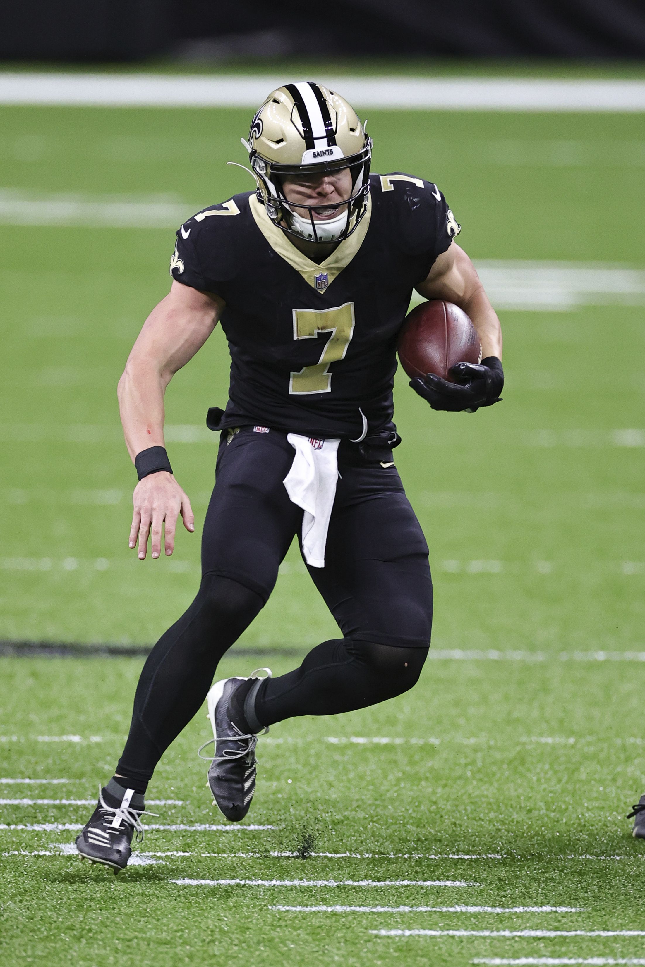 Saints win 7th straight, beat Falcons in Hill's first start