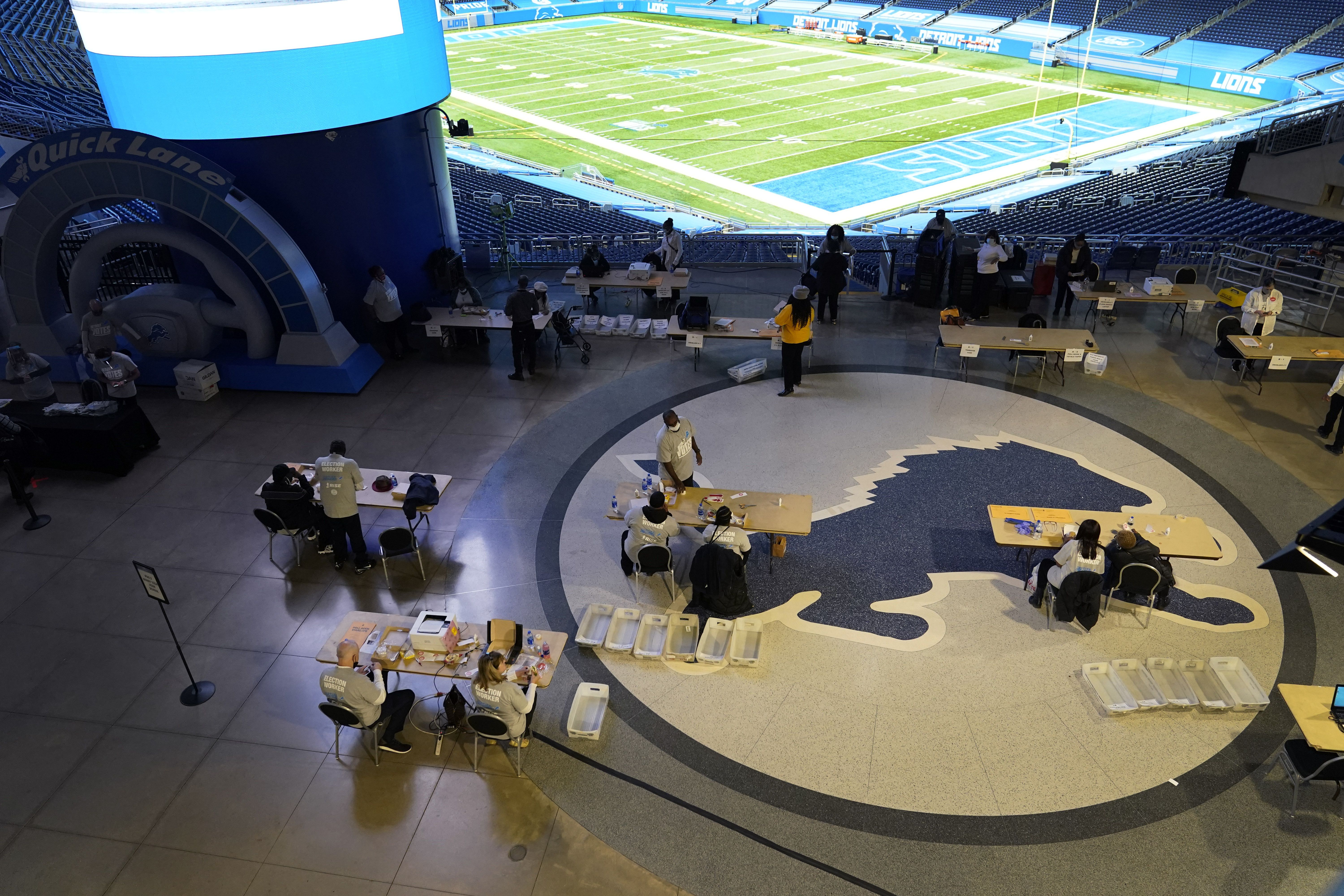 Gold seats installed at Tom Benson Hall of Fame Stadium