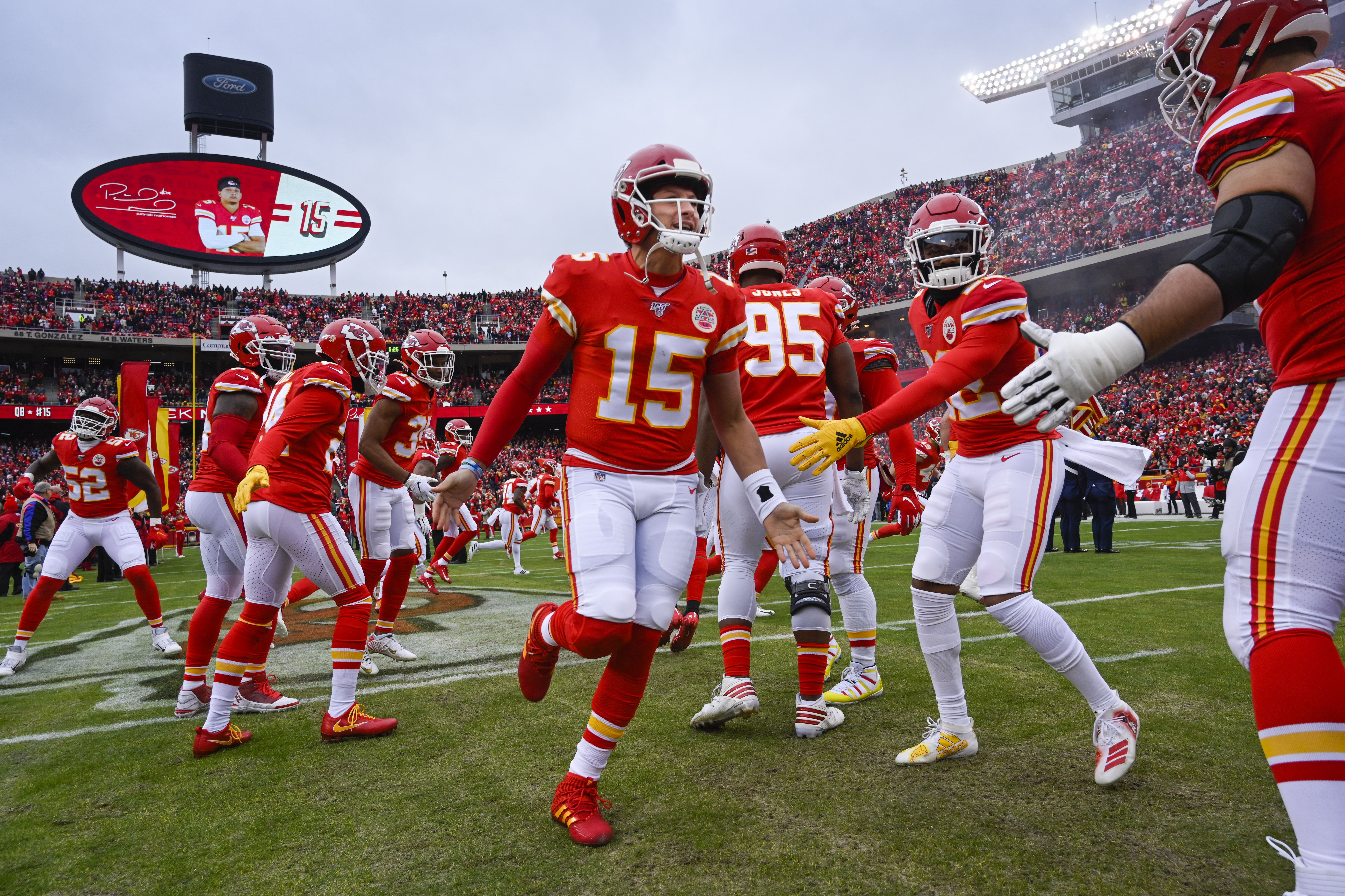 Patrick Mahomes' 10-year Chiefs extension worth more than $400 million