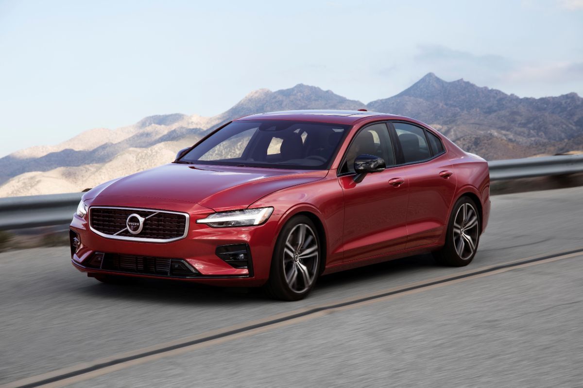 239387_New_Volvo_S60_R-Design_exterior