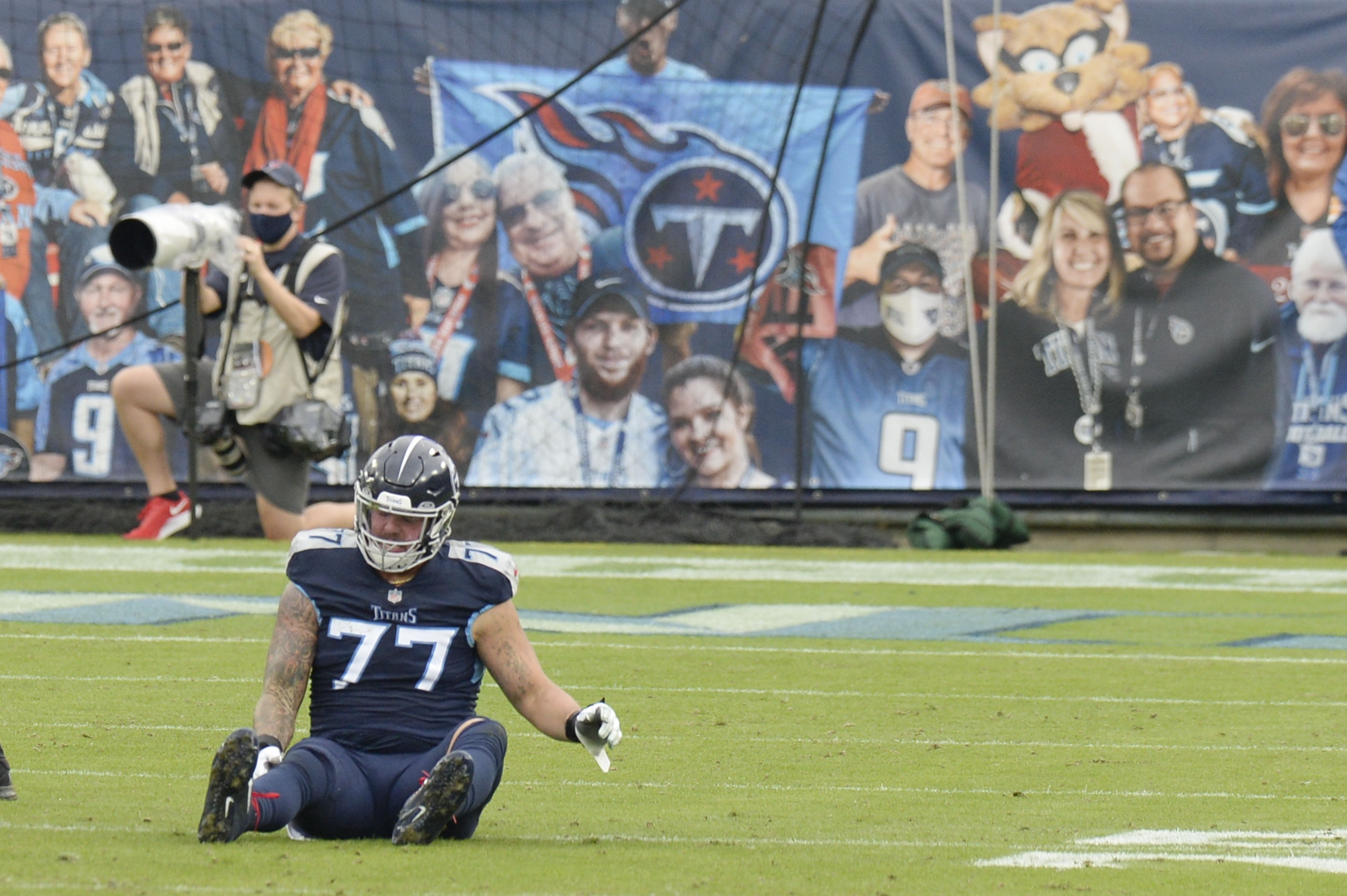 Titans left tackle Taylor Lewan confirms he tore his ACL