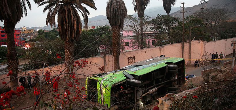 accidente bus perú, cerro san cristobal