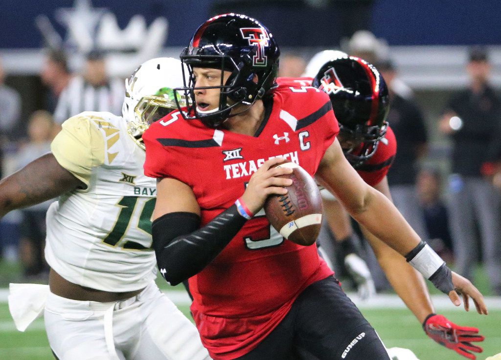 Texas Tech QB Mahomes bypassing senior season for NFL draft