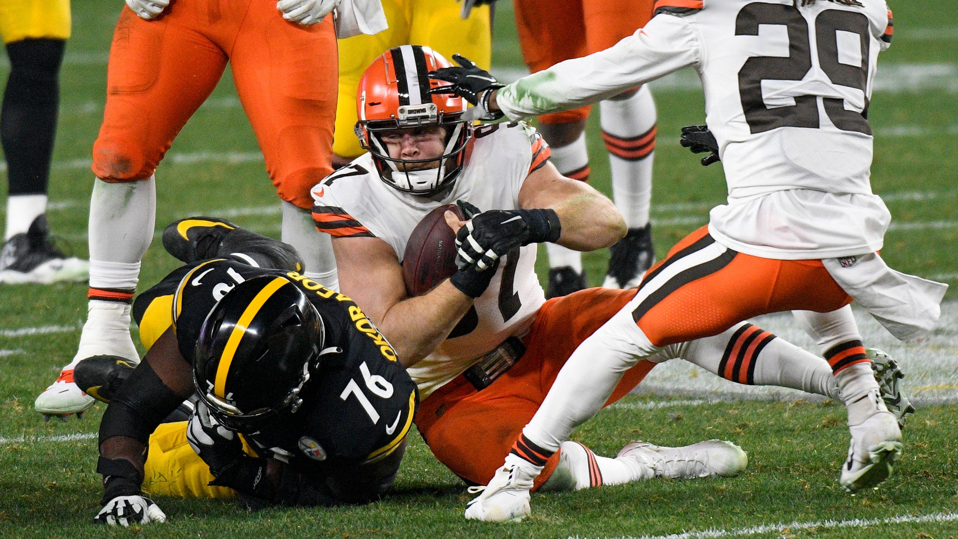 Browns win 1st road playoff game since 1969 in rout of Steelers