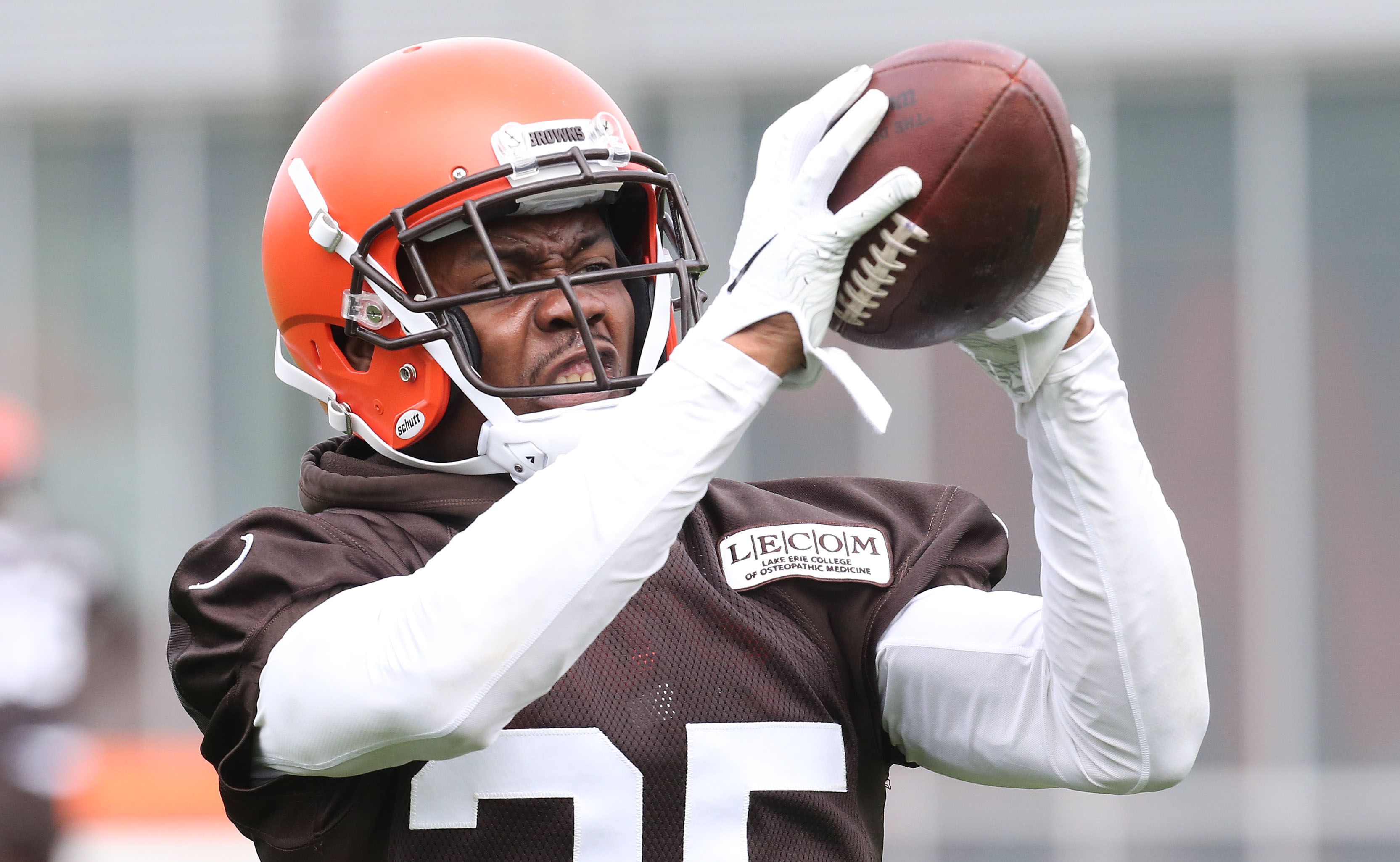 Cleveland Browns waive Jermaine Whitehead after threatening posts - ESPN