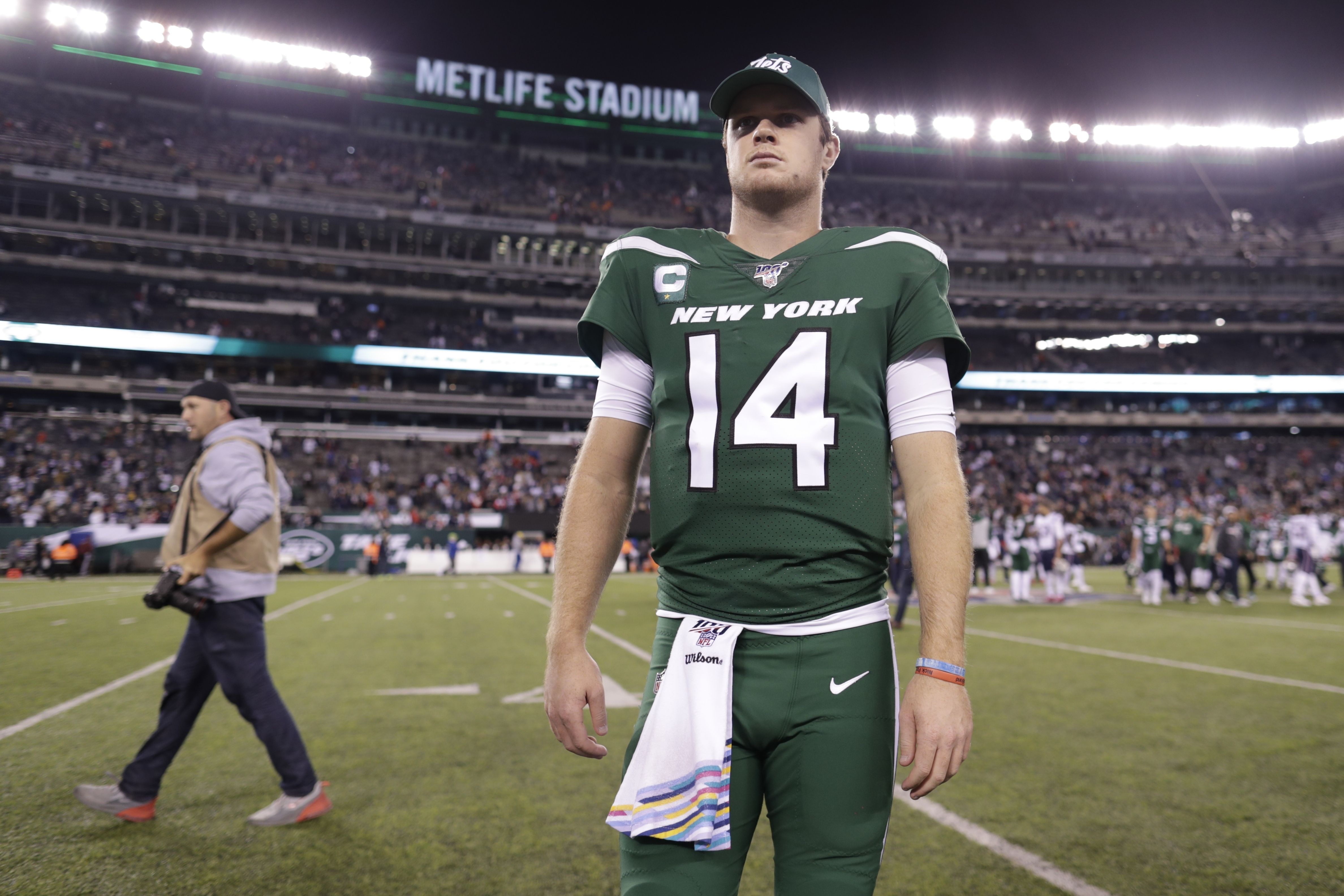 The Jets are upset ESPN aired Sam Darnold's mic'd up quote about 'seeing  ghosts' - The Boston Globe