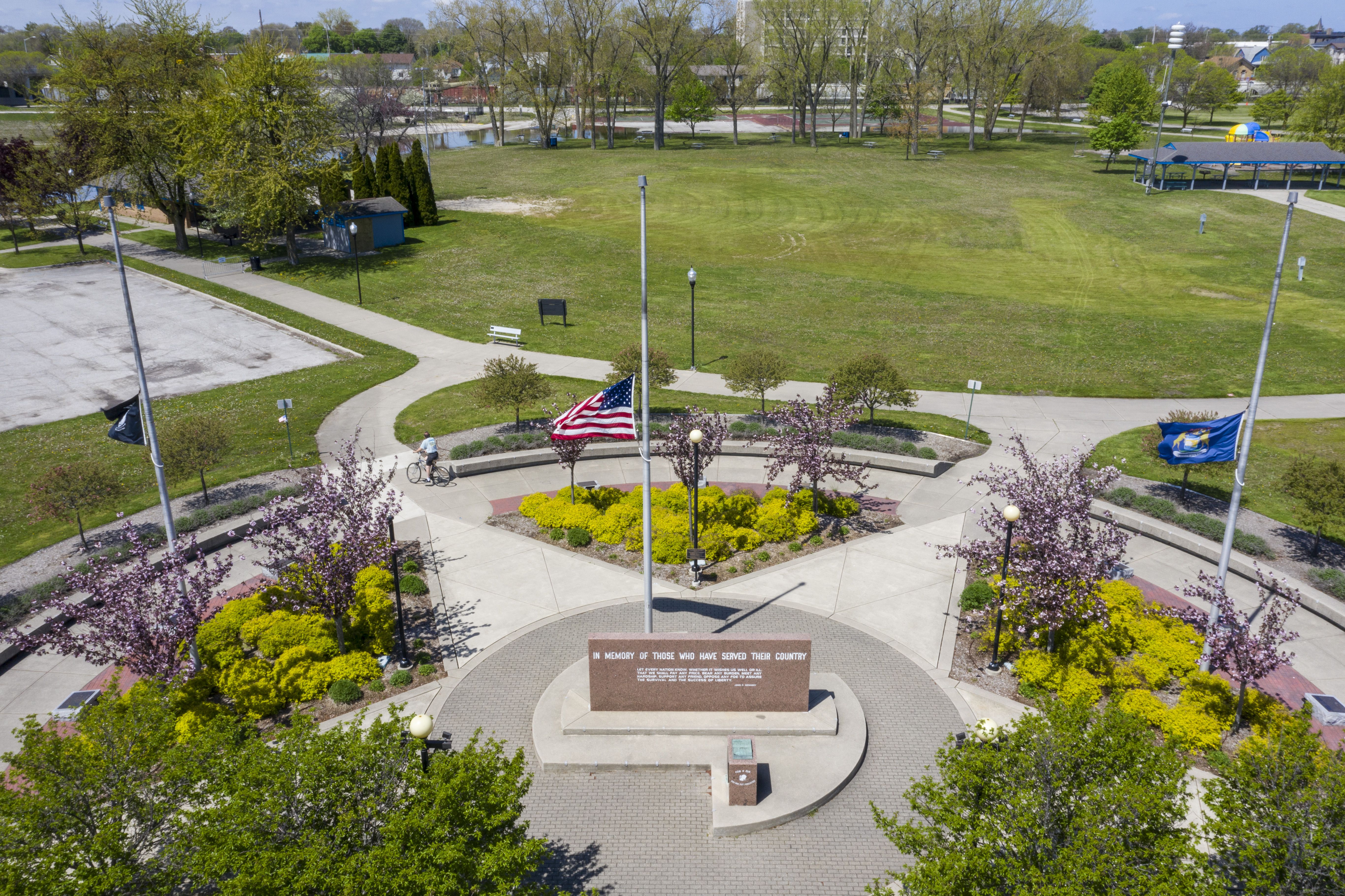 are dogs allowed in veterans park boyne city