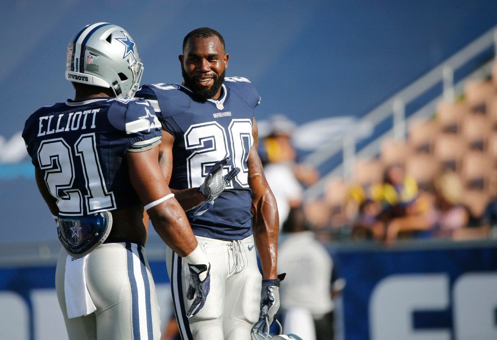 Cowboys' Darren McFadden injures elbow trying to save cell phone