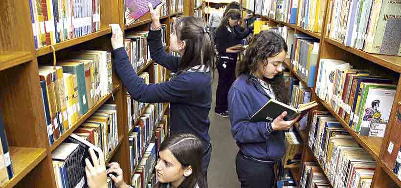 alumnos lectores, leer, libros