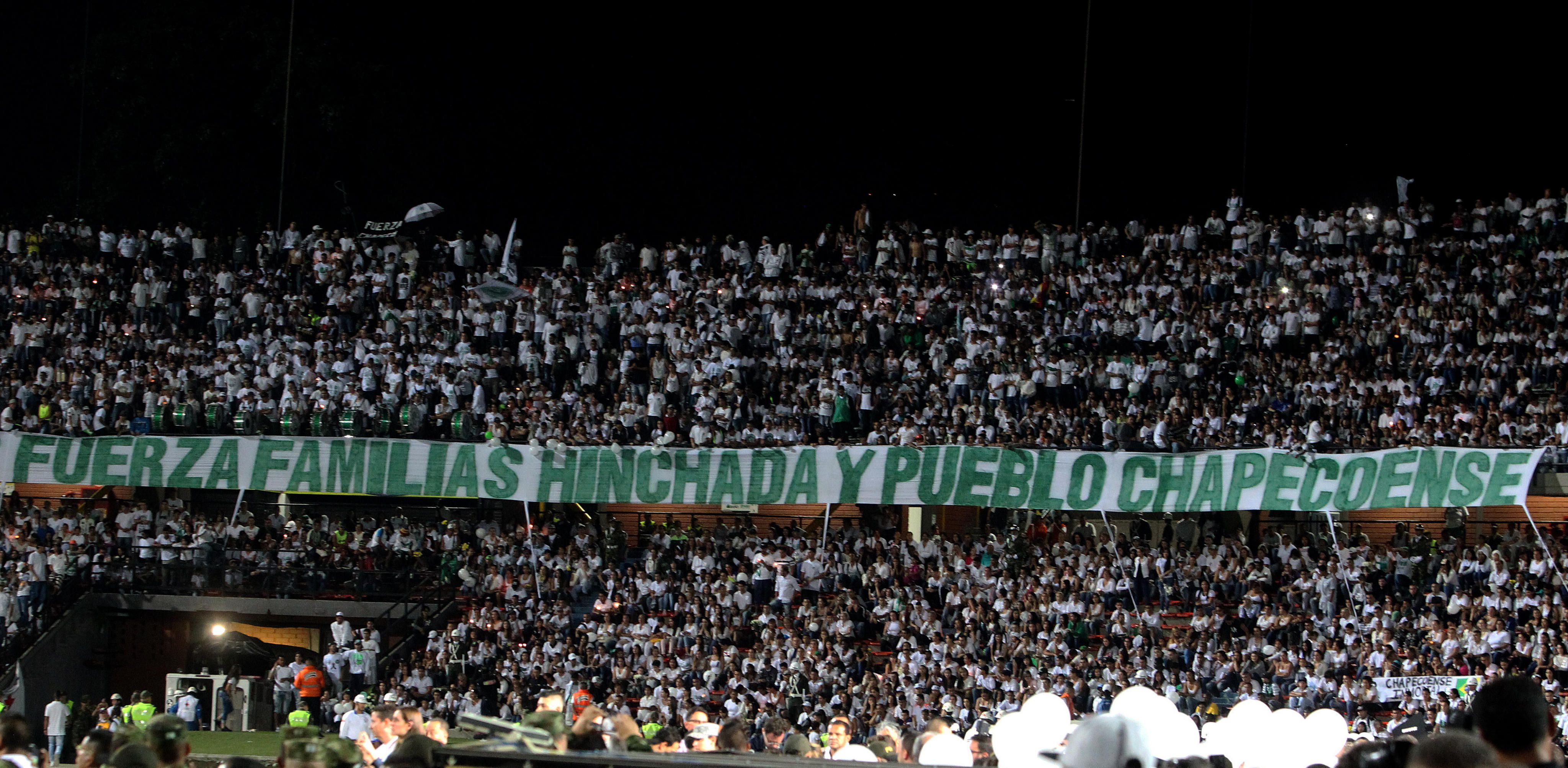 HOMENAJE A CHAPECOENSE EN MEDELLÍN.