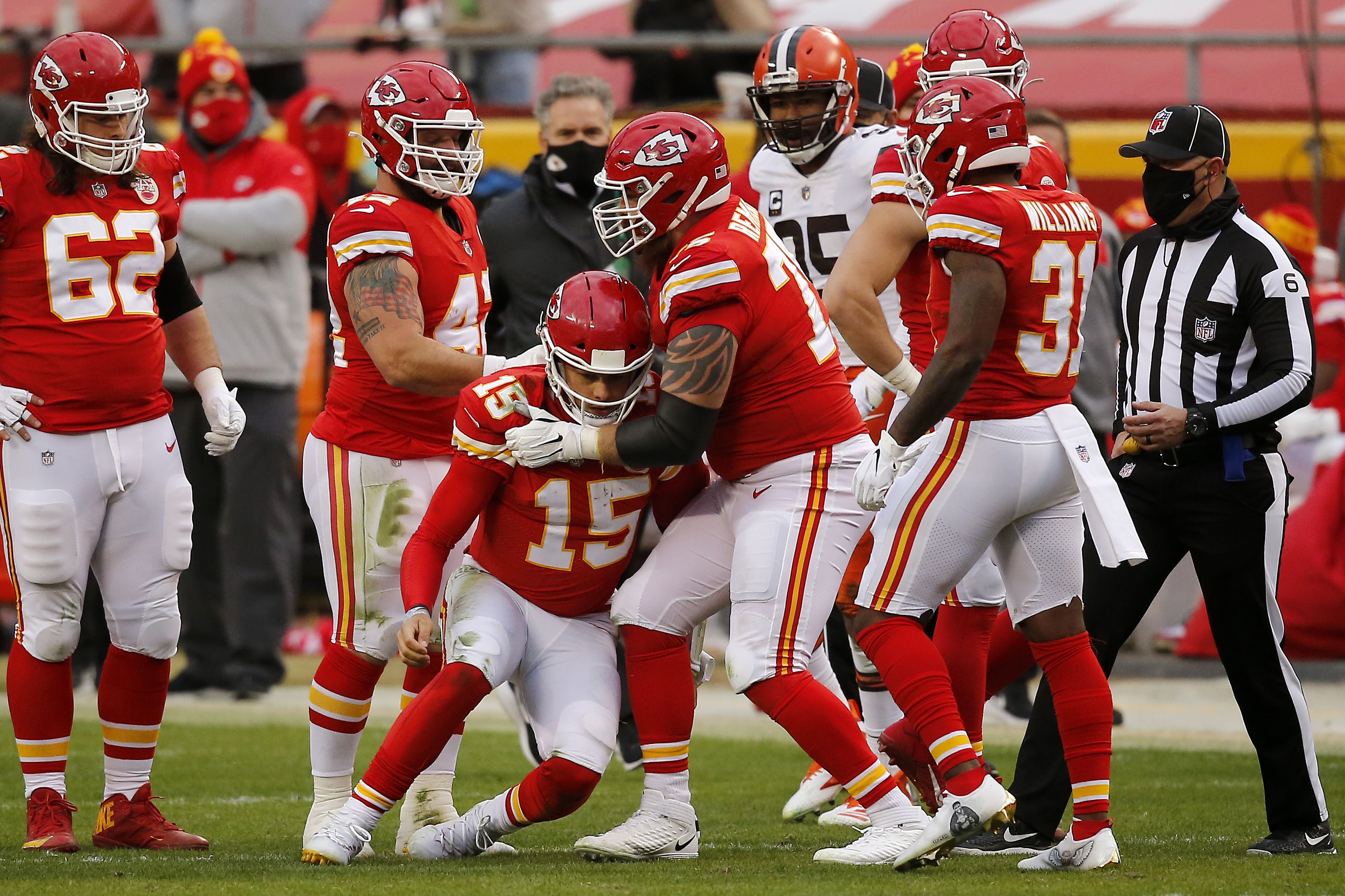 Patrick Mahomes 'feeling good' after early exit in Chiefs playoff win,  evaluated for concussion