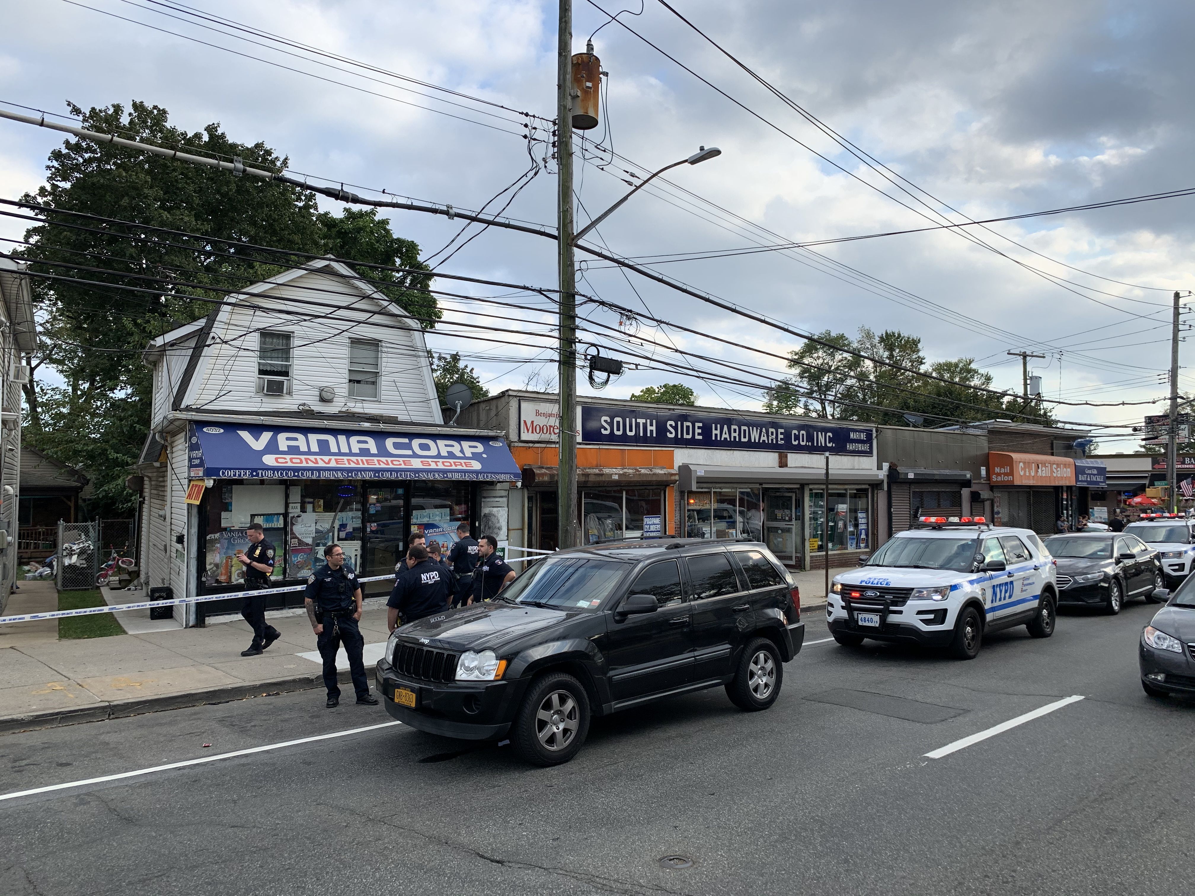 NYPD responding to stabbing in Great Kills; 1 person injured 