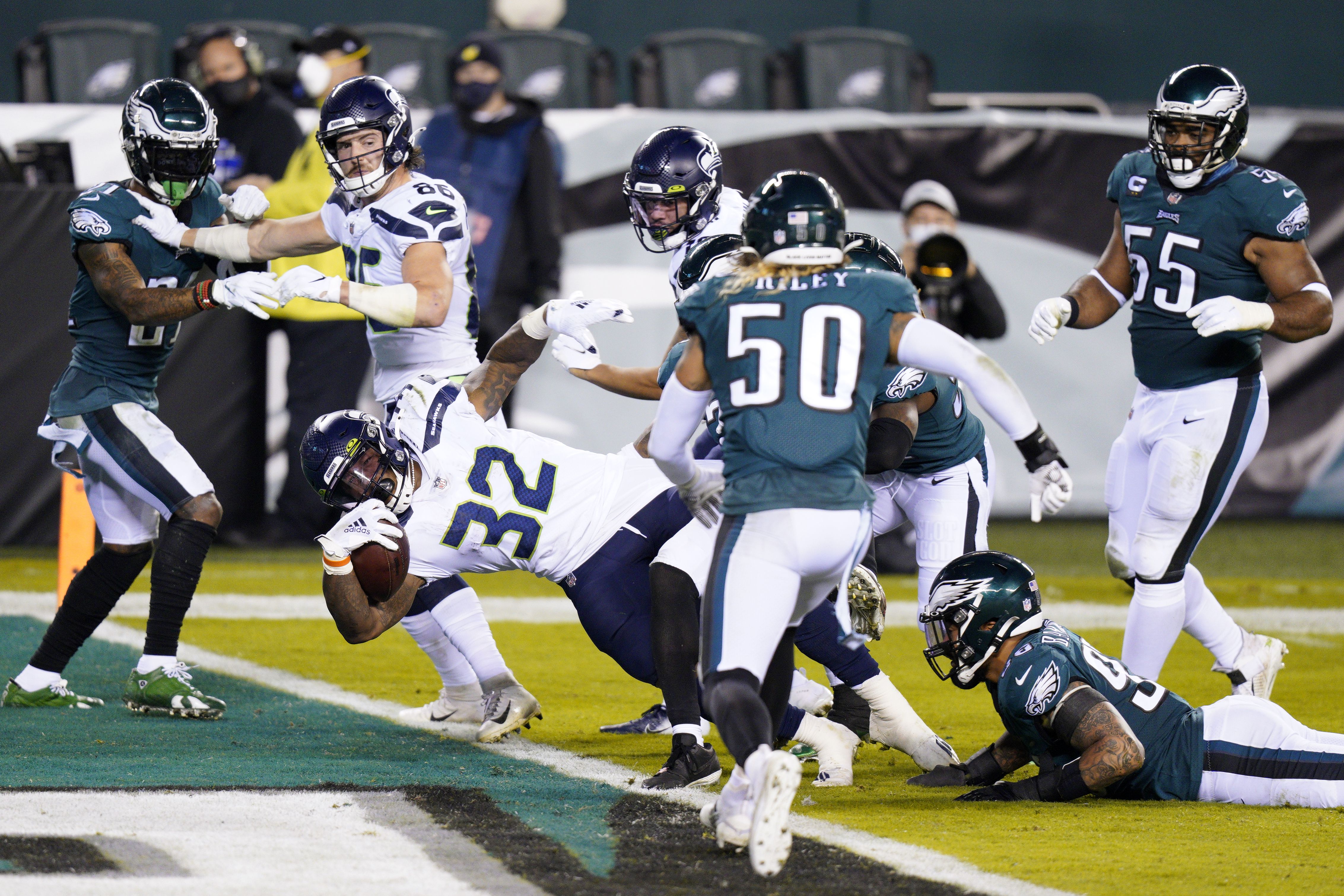 Metcalf, Wilson lead Seattle Seahawks over Philadelphia Eagles 23-17