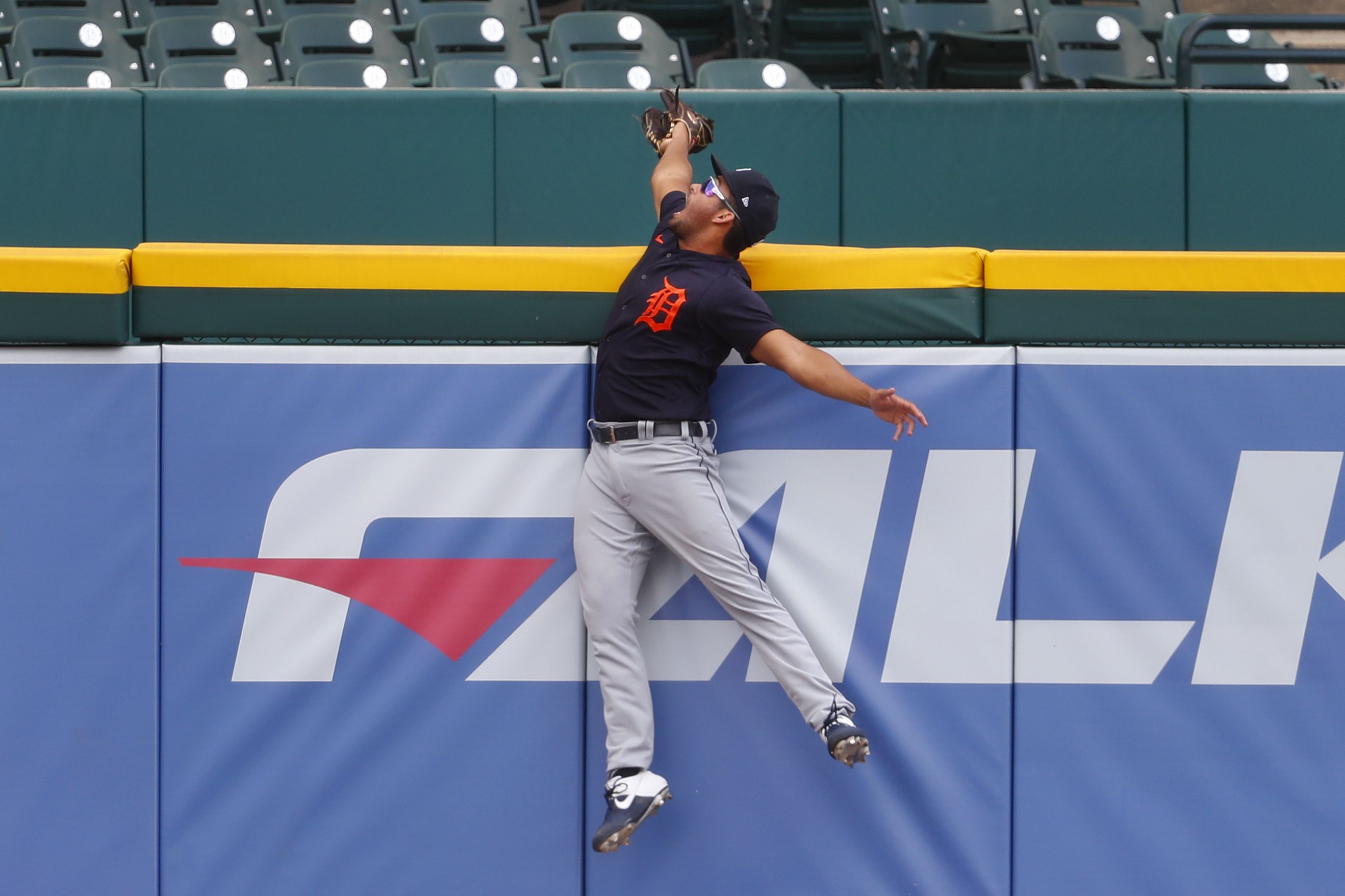 Watch Tigers' Riley Greene make a ridiculous catch to rob home run
