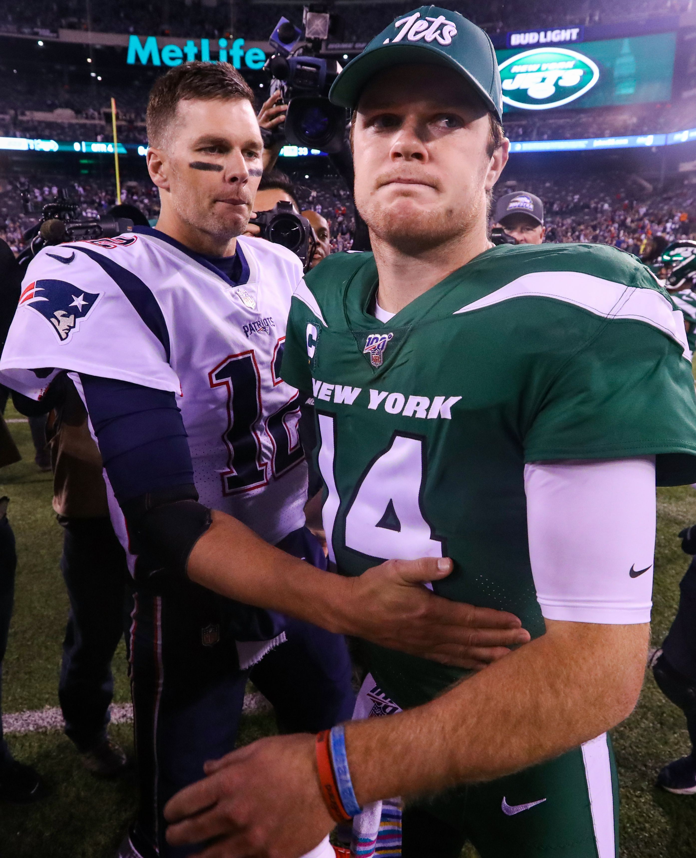 NY Jets QB Sam Darnold trolled by Jaguars mascot in 'ghost' costume 