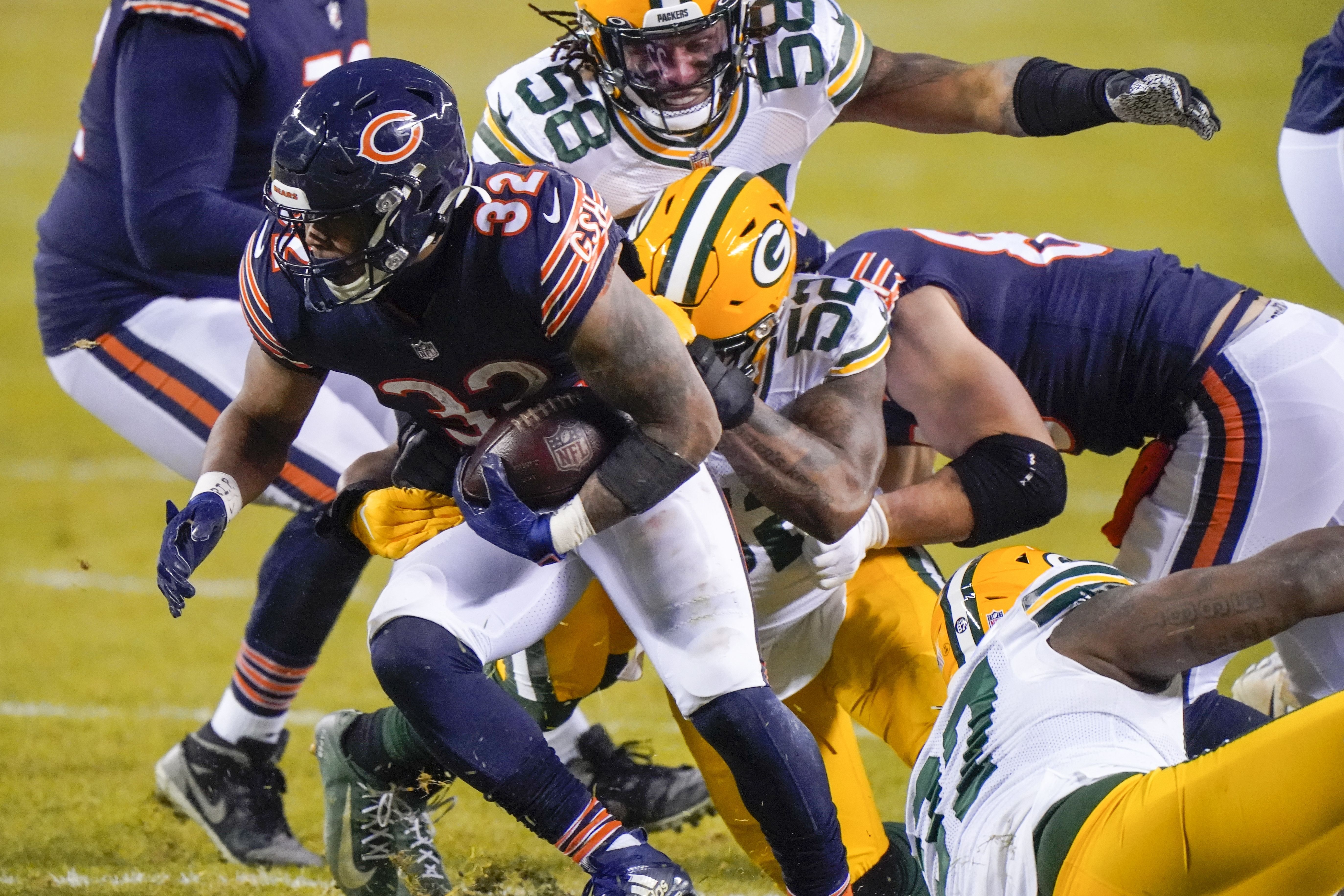 Rodgers throws 4 TDs, Packers beat Bears 35-16 for top seed