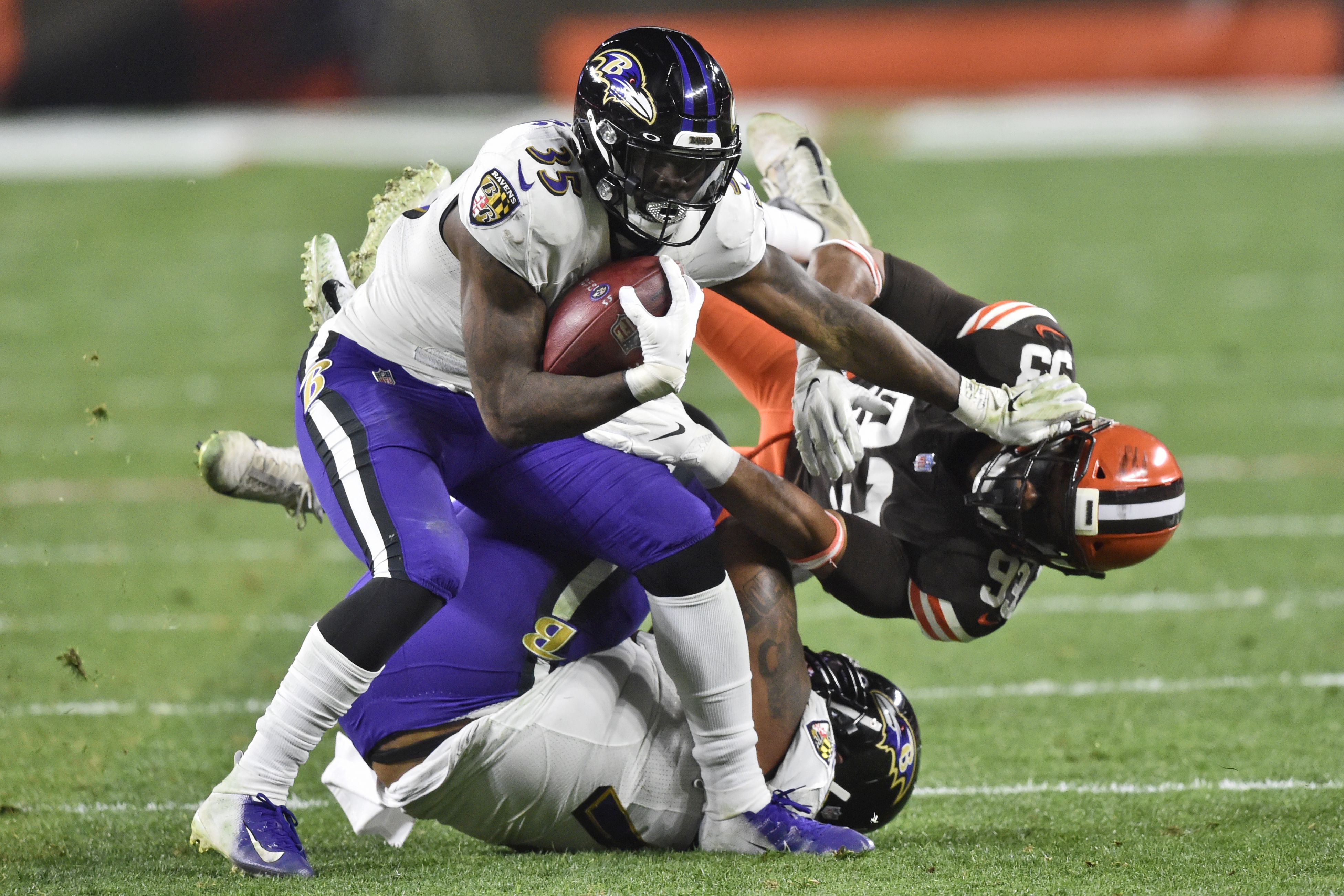 Jackson returns to save Ravens with 47-42 win over Browns