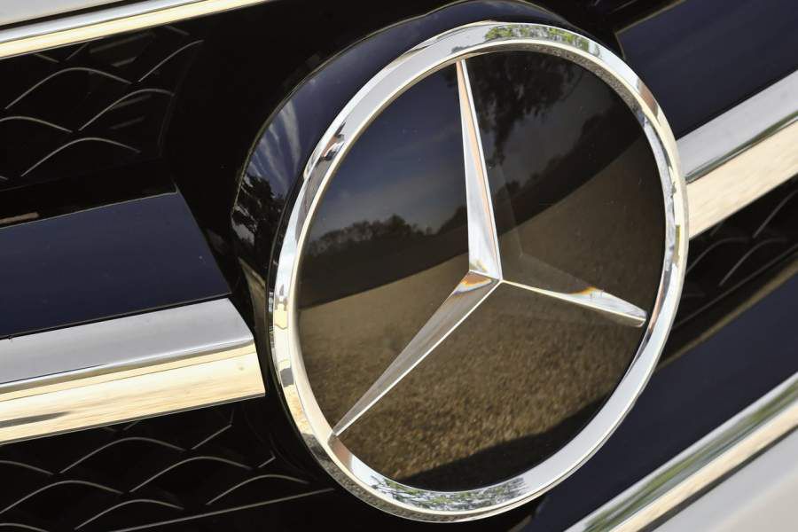 Mercedes-Benz-emblem-2-900x600.jpg