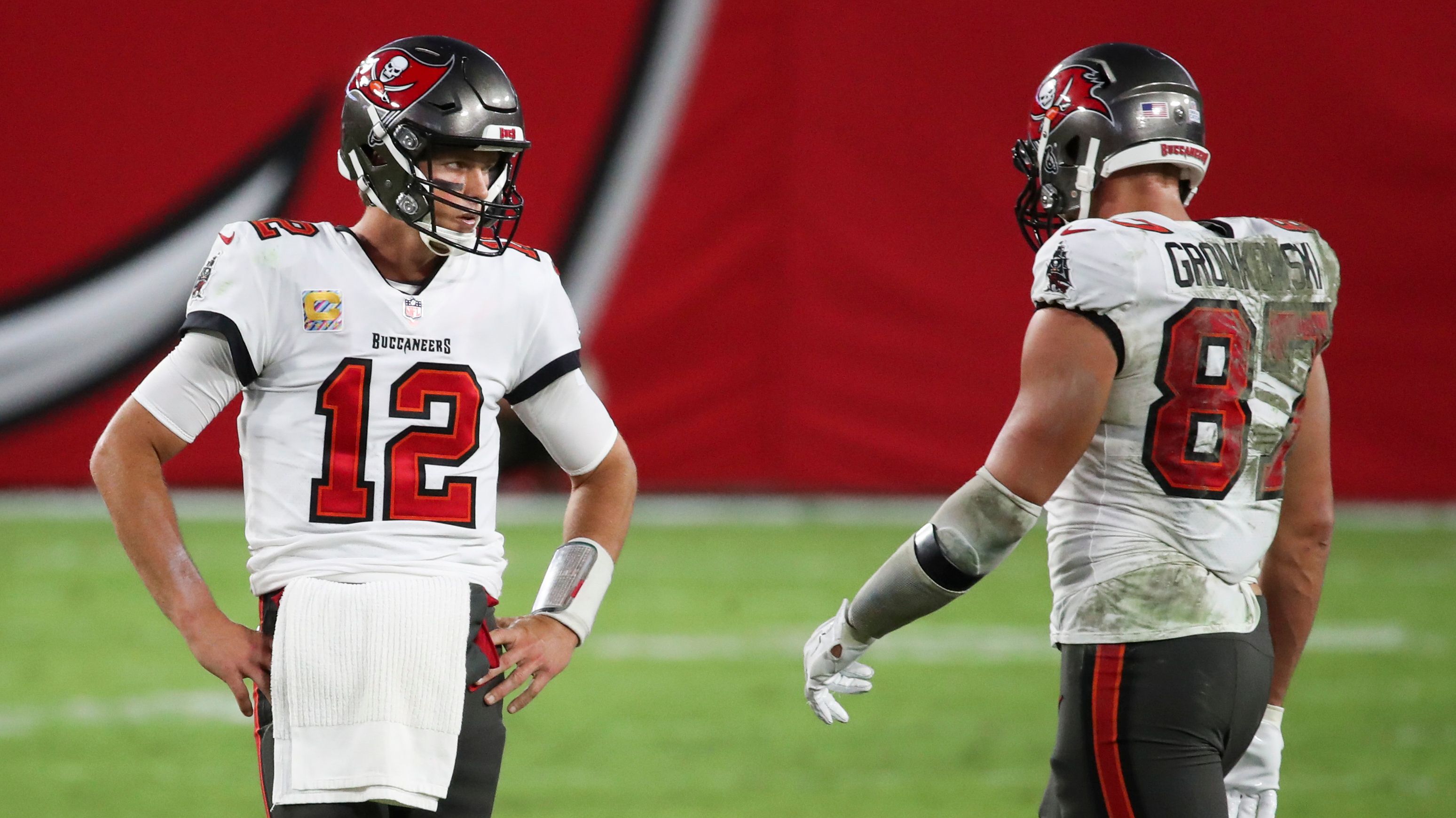 Tom Brady on sideline for Wednesday's Bucs practice