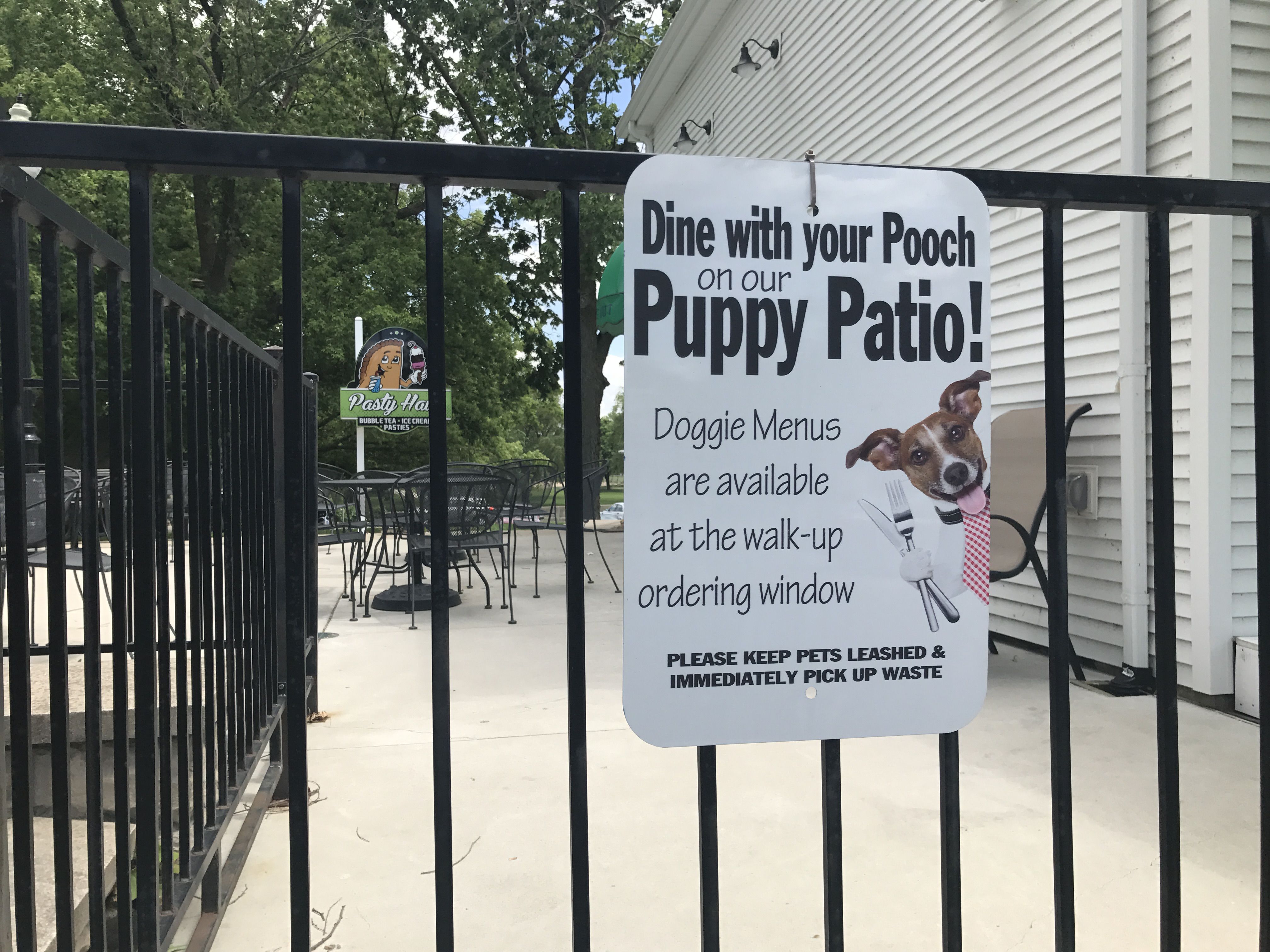 are dogs allowed in restaurant patios in michigan