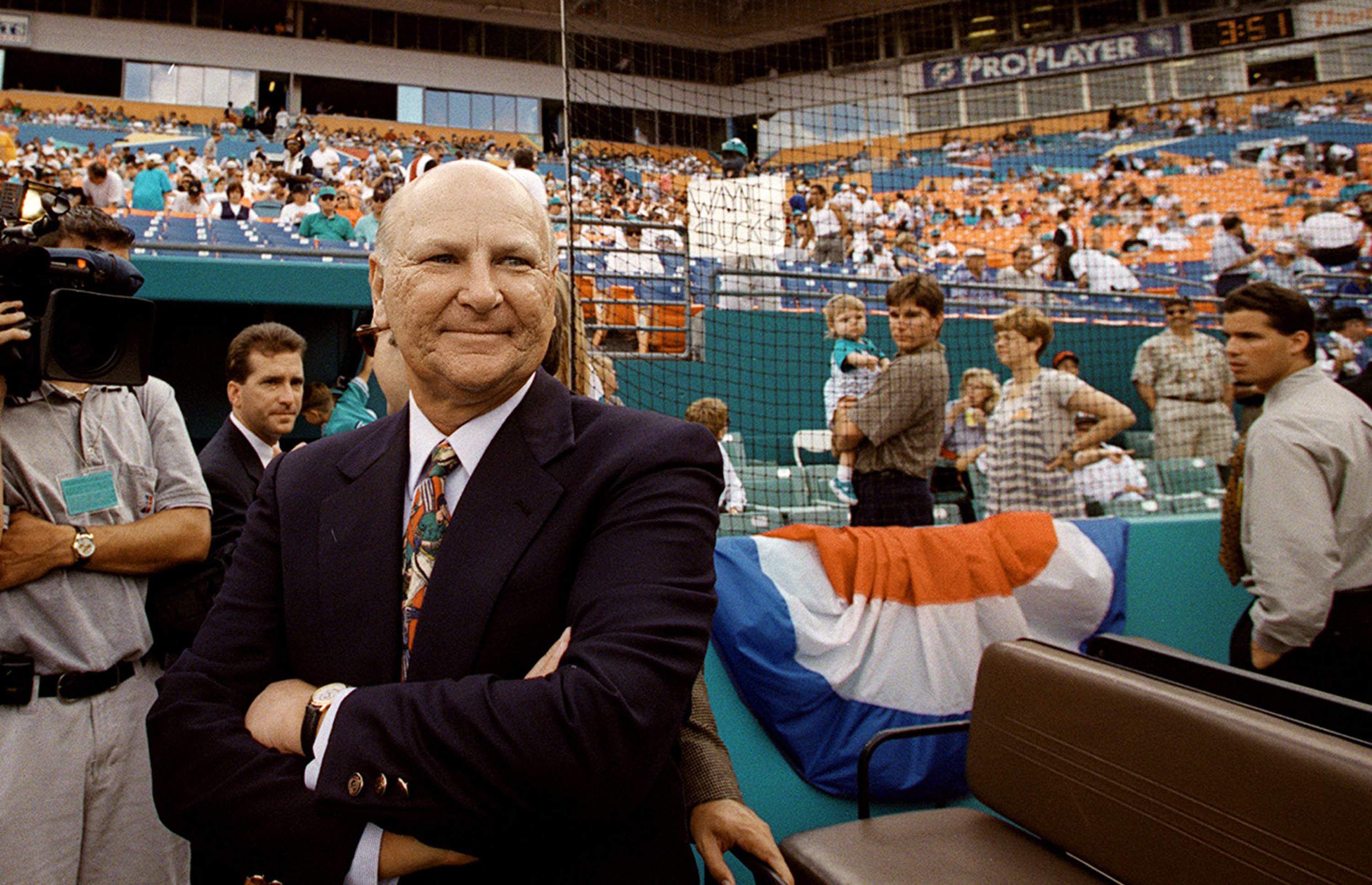 Wayne Huizenga, Blockbuster and Miami Dolphins owner, dies at 80