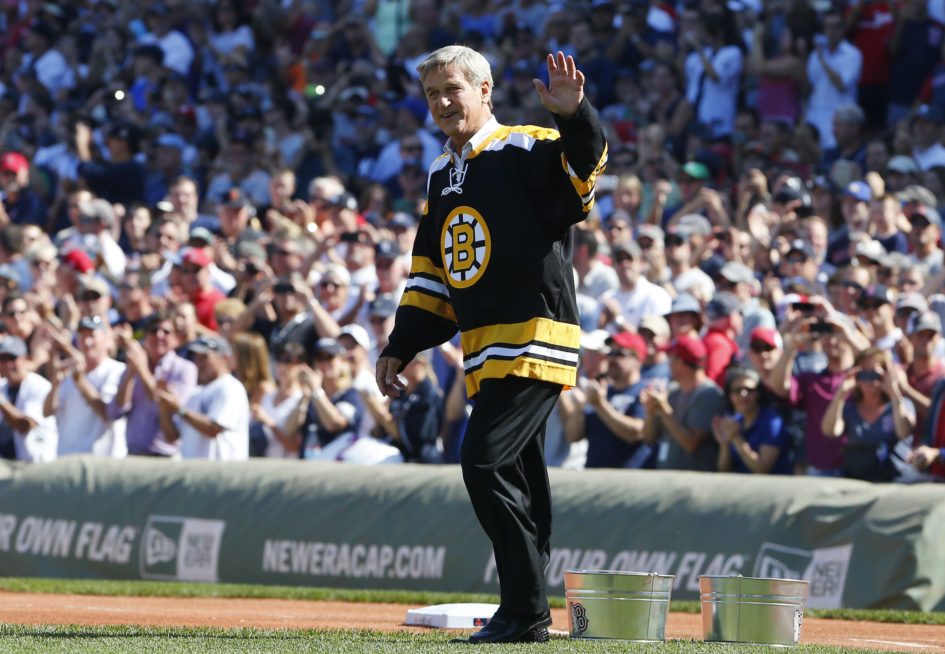Bobby Orr in a Chicago sweater was painful to watch, in more ways than one  - The Boston Globe
