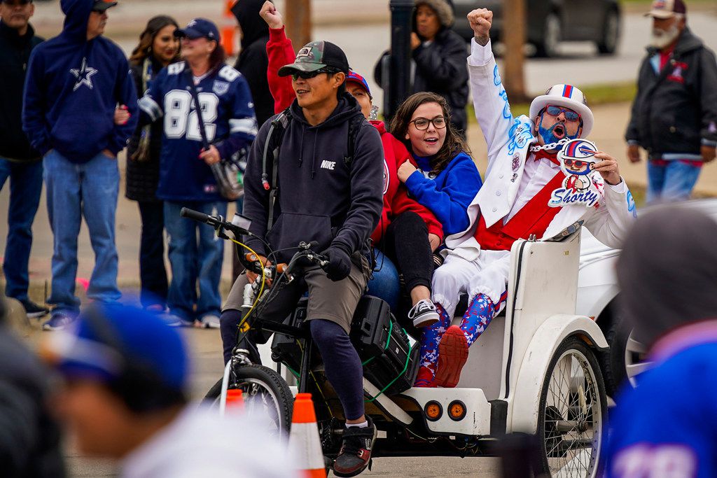 Tailgating begins early at AT&T Stadium ahead of Thanksgiving Cowboys-Raiders  game