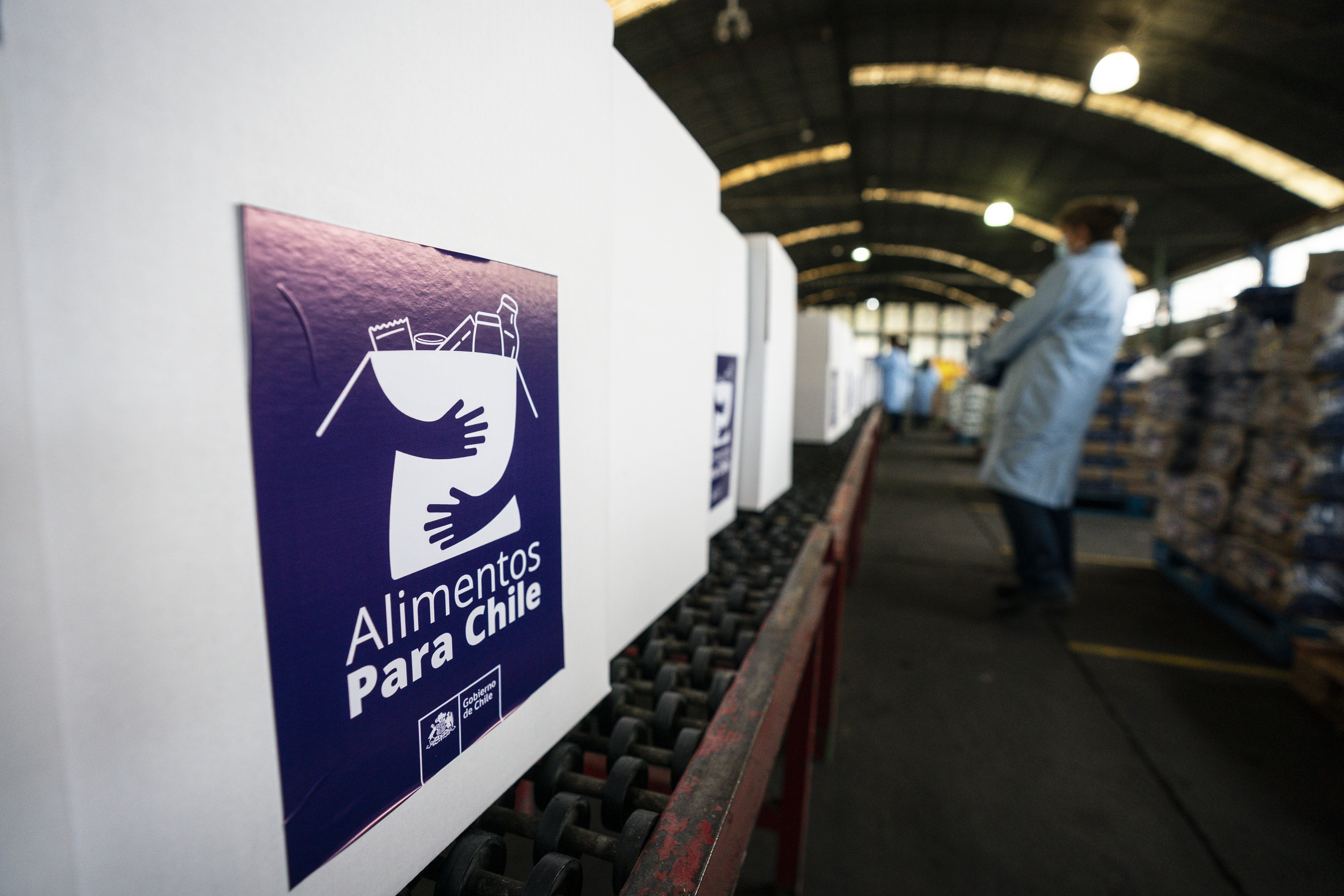 Centro de distribución de las cajas del plan "Alimentos para Chile".