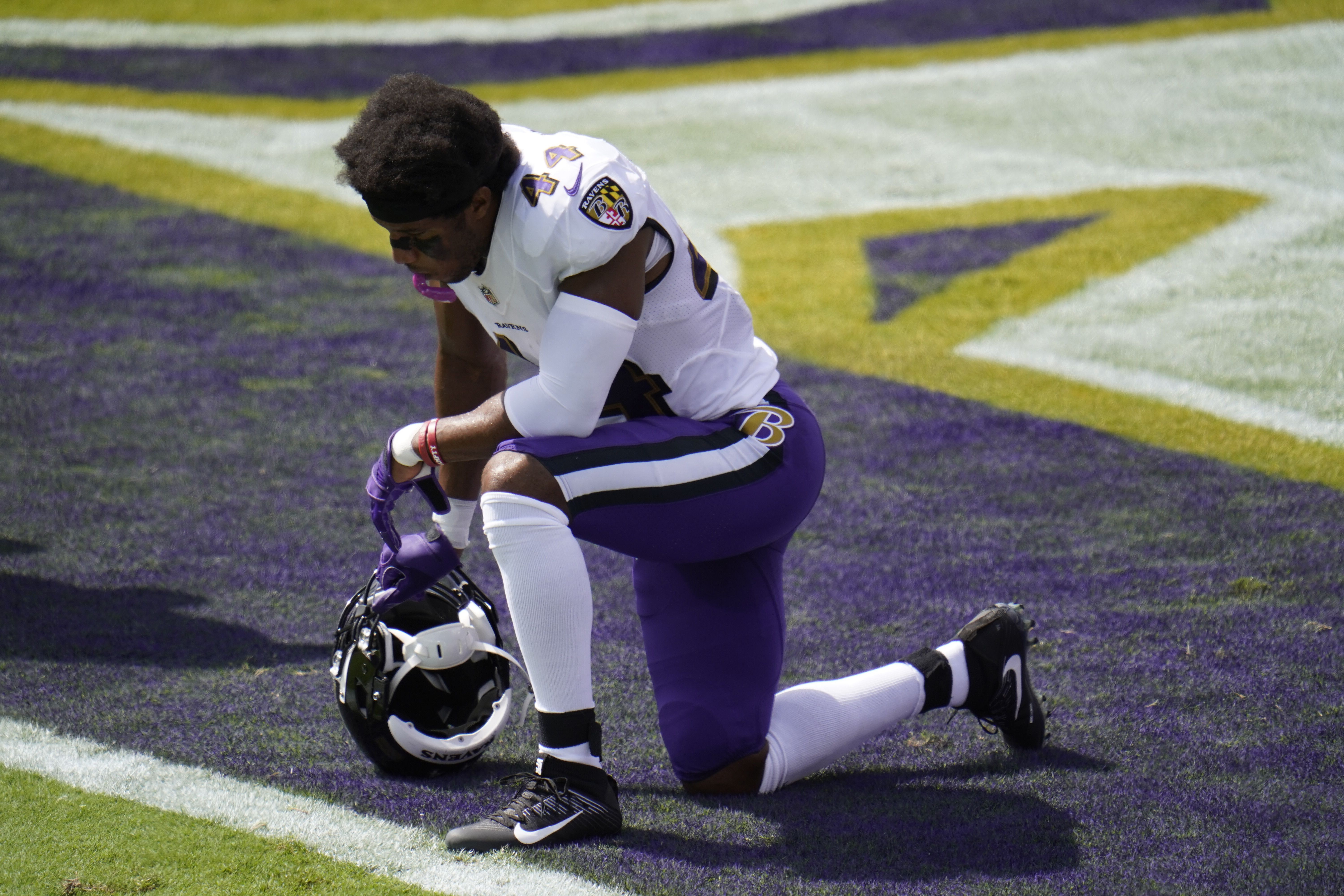 Myles Garrett among Browns who kneel during national anthem in protest