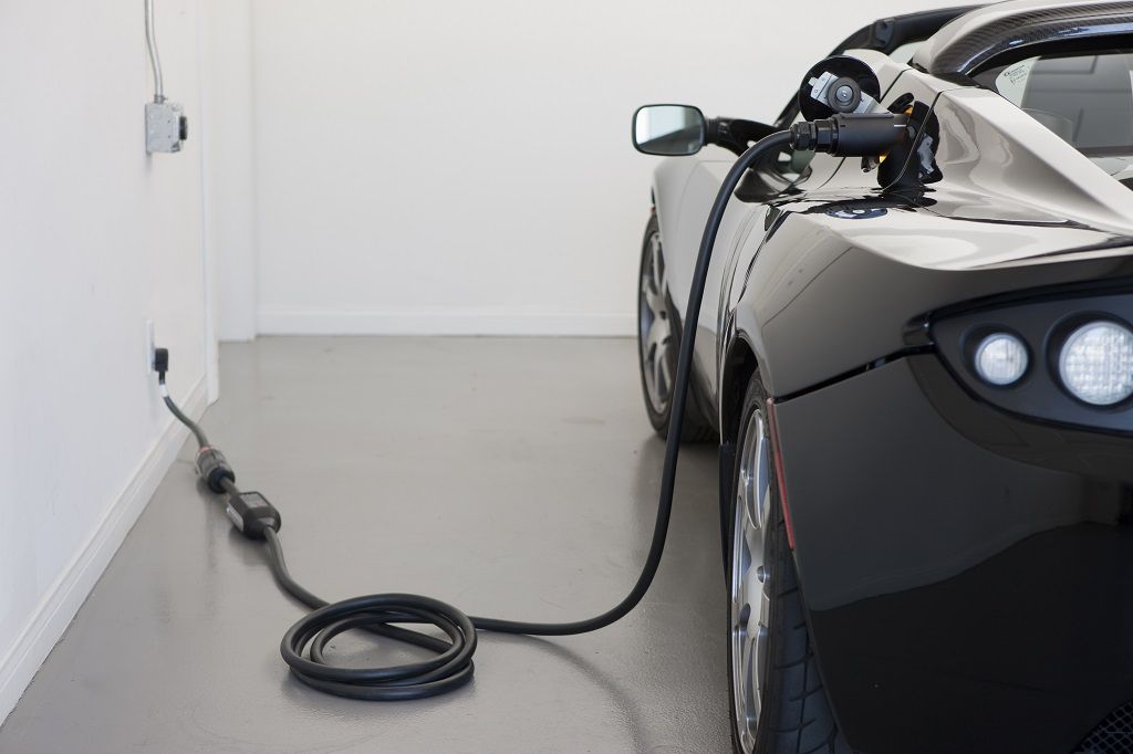 Roadster_2.5_charging1