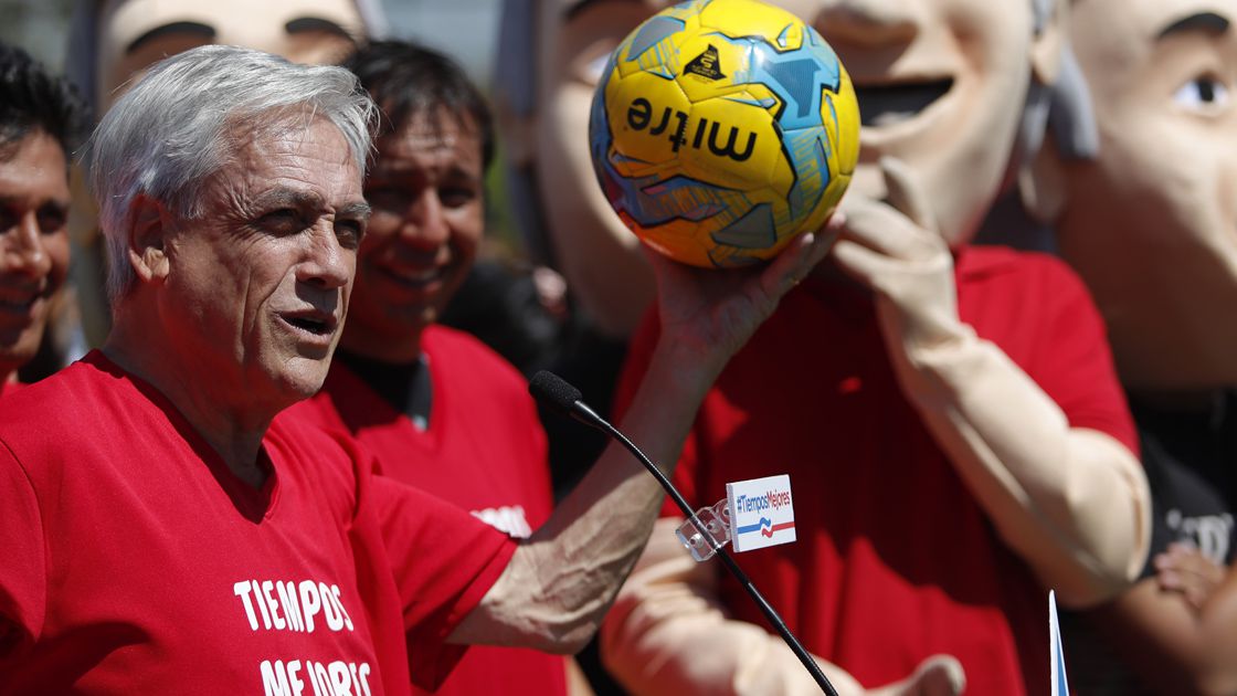 Sebastián Piñera participa de un partido  por los "Tiempos Mejores para Chile"