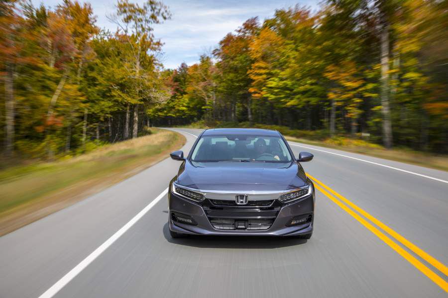 2018_Honda_Accord_2.0T_105-900x600.jpg