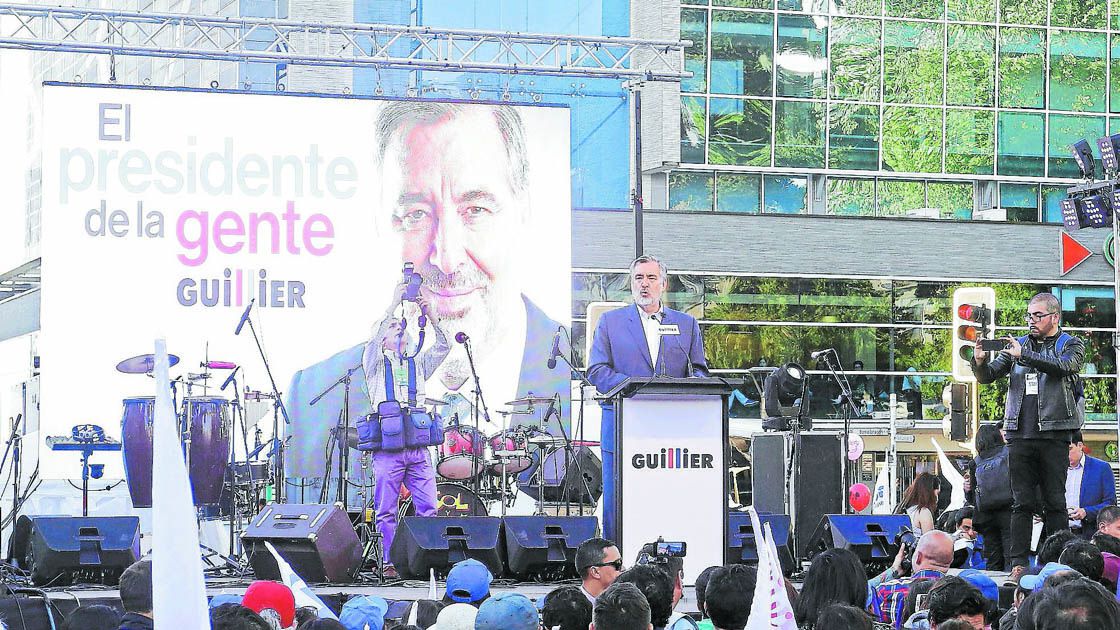 CONCEPCION: Candidato Presidencial Alejandro Guillier, realiza cierre de campaña en Plaza Independencia.