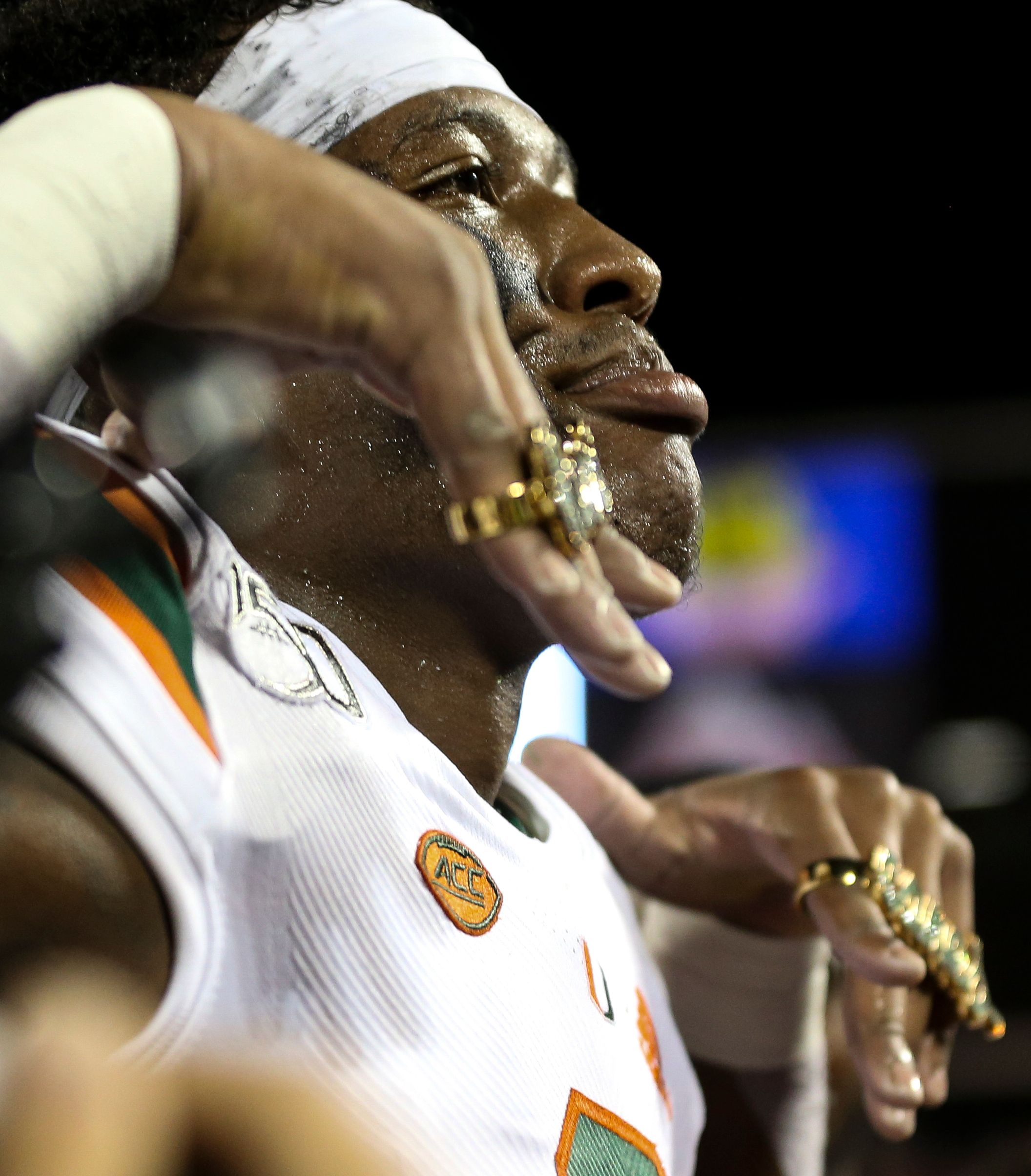 Miami breaks out new '305' turnover chain, touchdown rings against