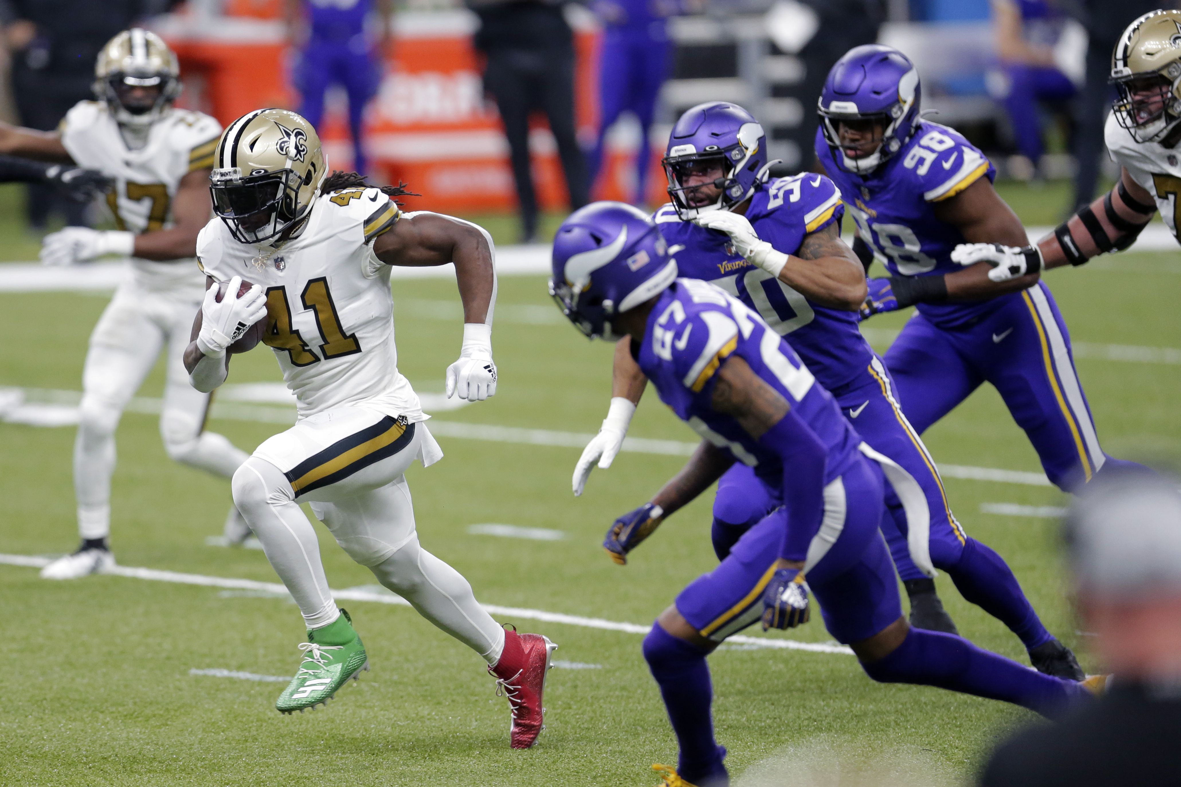 Alvin Kamara first since Gale Sayers in 1965 to score 6 TDs as Saints  clinch NFC South with win vs. Vikings