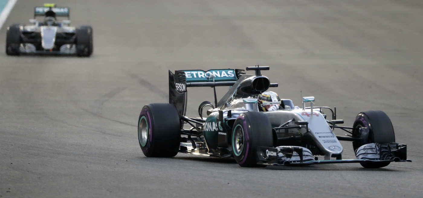 mercedes-driver-lewis-17609780