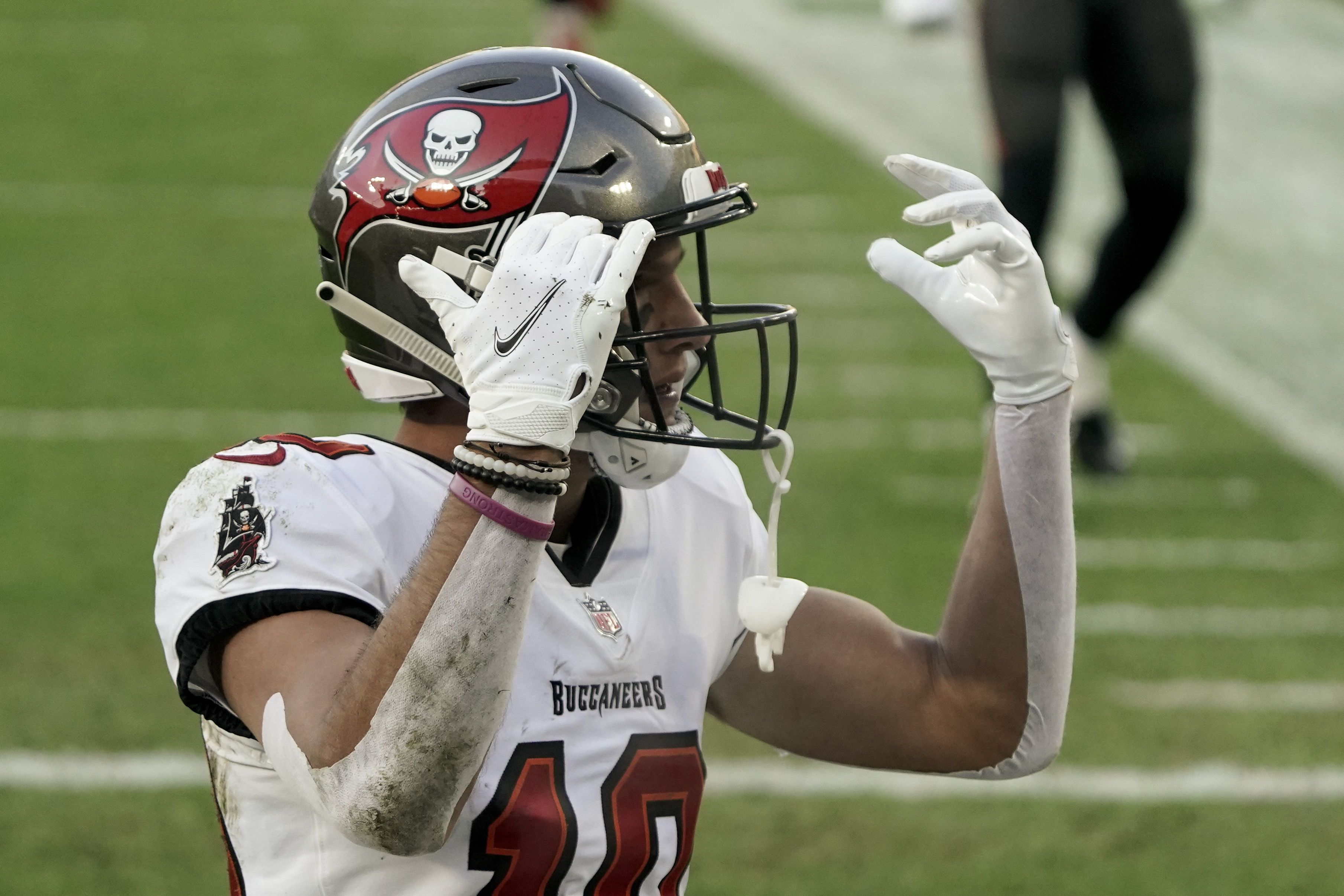 Road warriors: Tampa Bay Buccaneers win 31-26 at Green Bay, reach