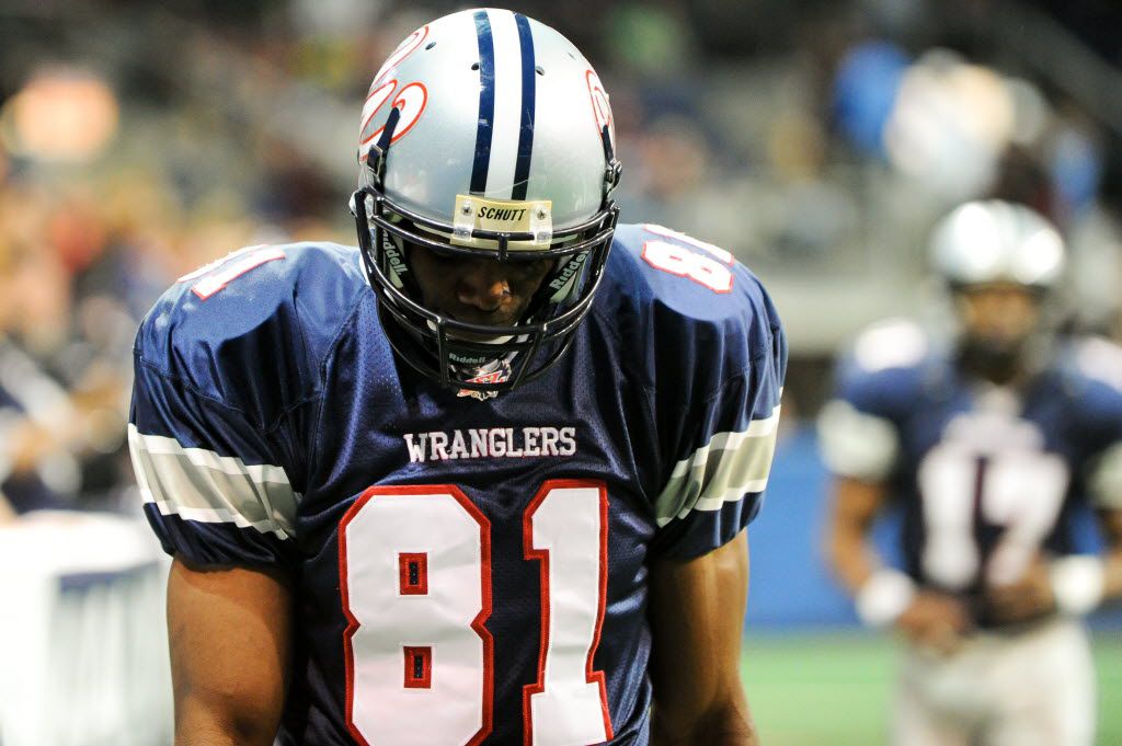 Terrell Owens catches 3 TDs in indoor league debut with Allen Wranglers -  ESPN