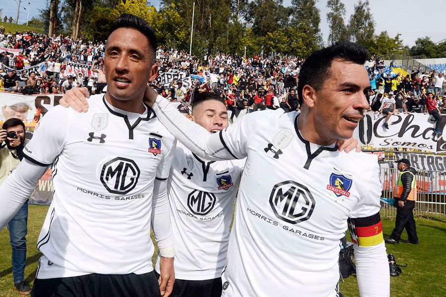 Colo Colo, Esteban Paredes, Lucas Barrios