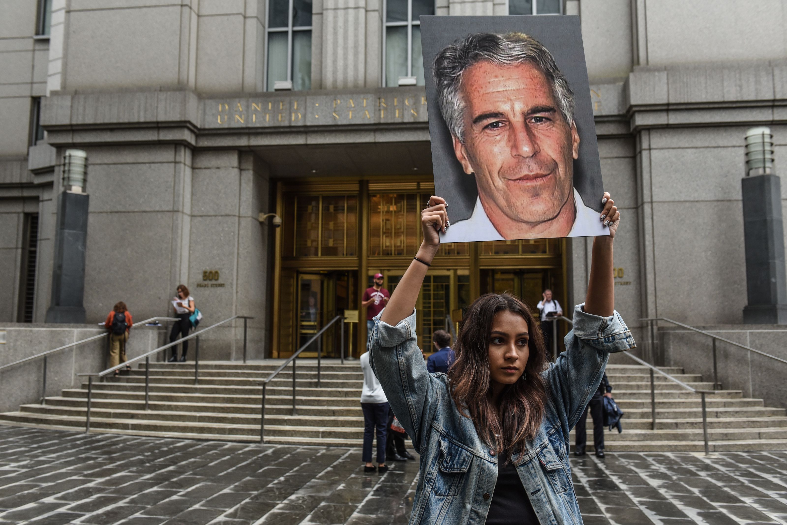 Nude Photos Of Underage Girls Seized From Epstein Mansion The