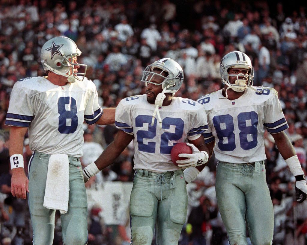 Dallas Cowboys QB Troy Aikman Passes To Emmitt Smith Editorial