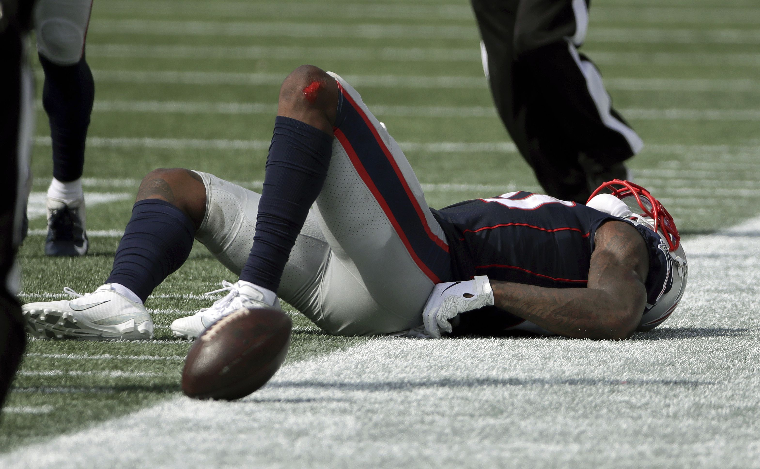 Patriots' Gordon knocked out of TNF with knee injury