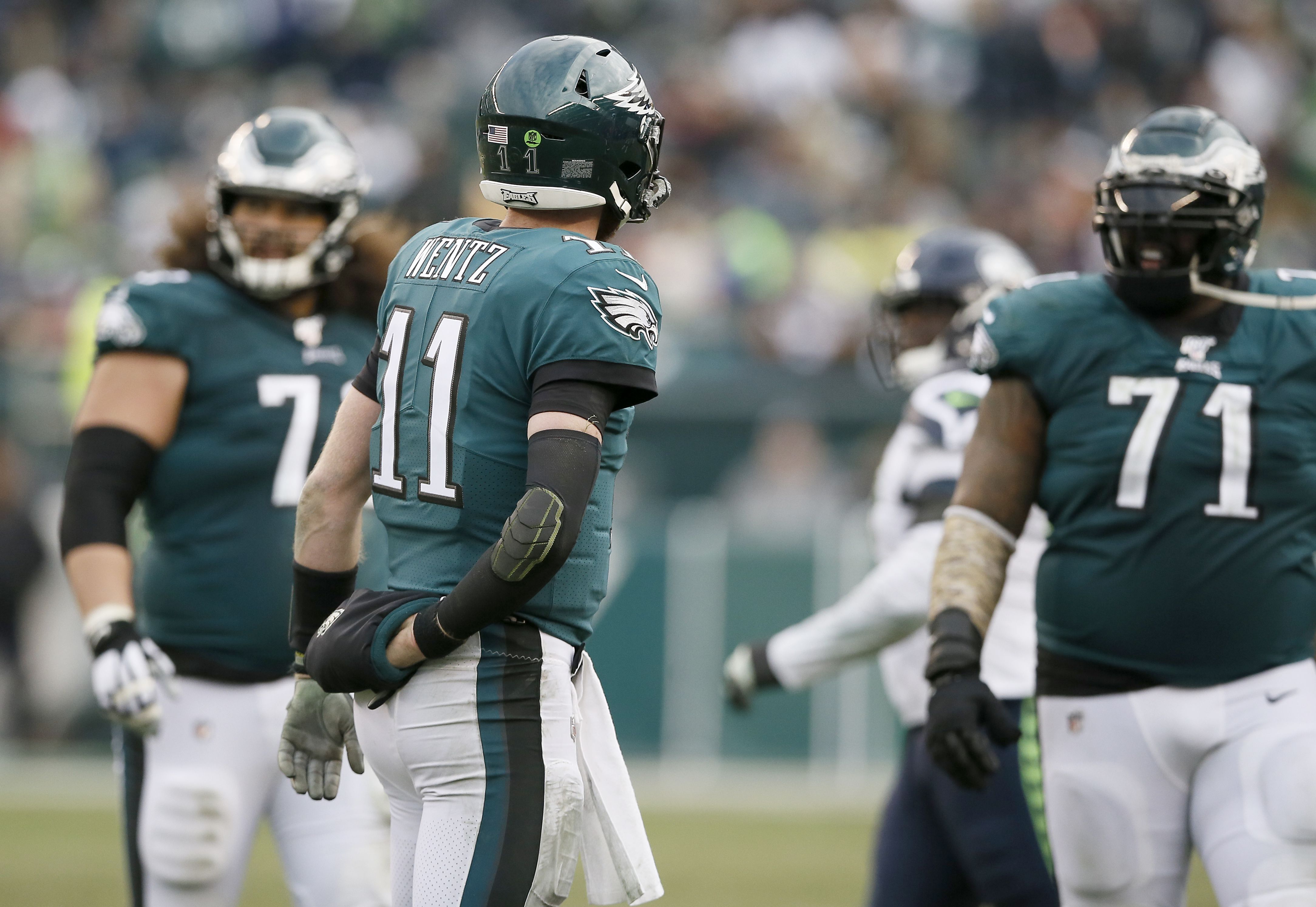 Philadelphia Eagles 34, New York Giants 17: Eagles win NFC East behind  Boston Scott's 3 TDs, Carson Wentz's record-setting day 