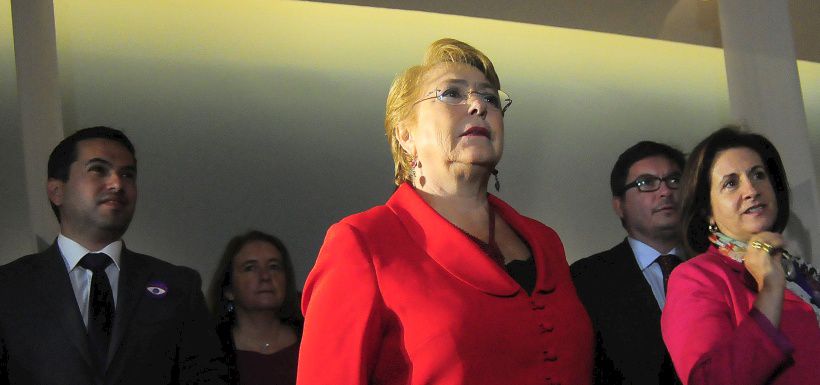 Presidenta Michelle Bachelet sostiene dialogo con mujeres