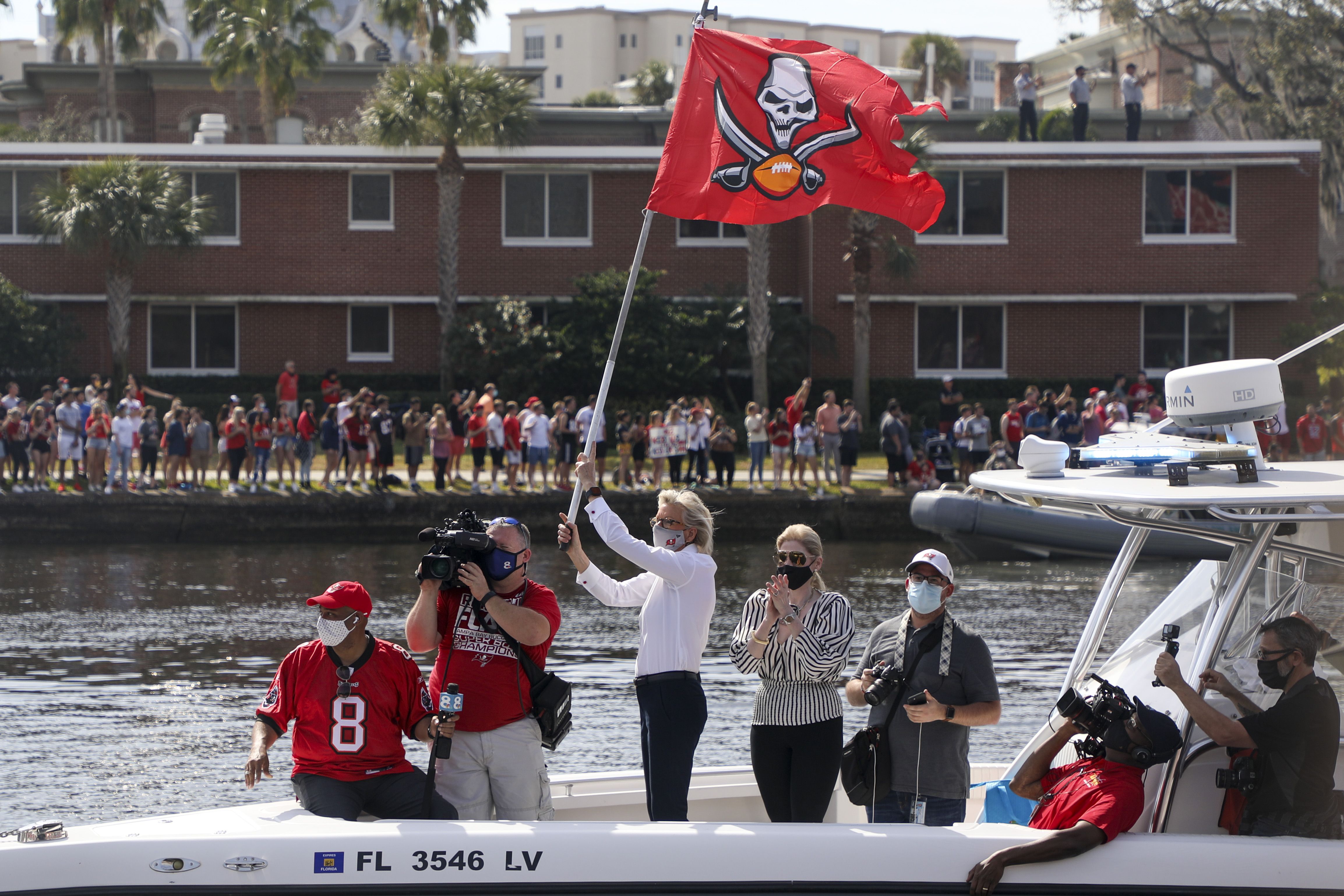 The Buccaneers Super Bowl boat parade in 3 minutes 