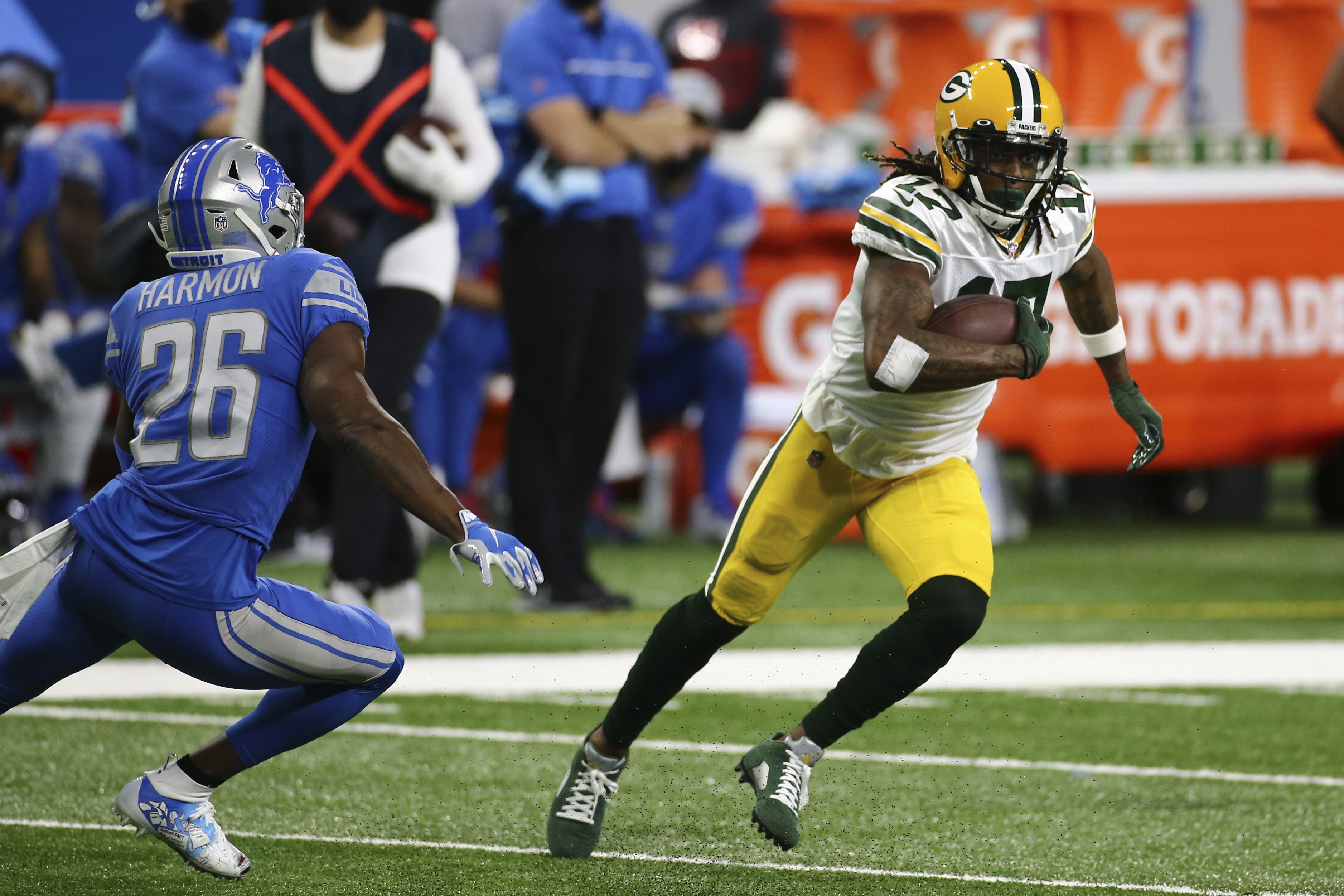 WIDE RIGHT! Lambeau Field erupts as Saints miss field goal