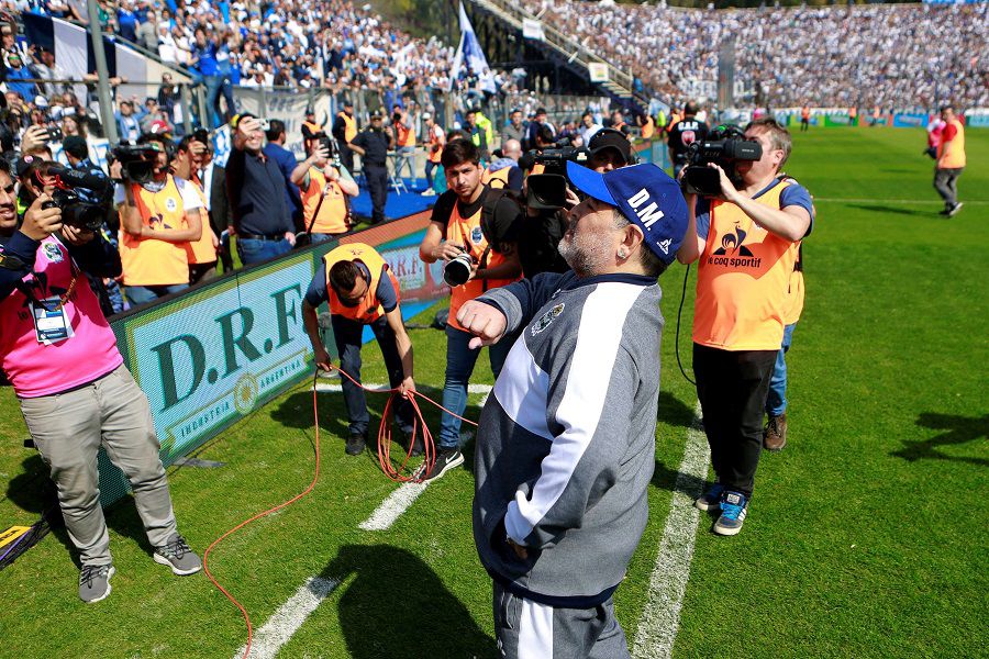 Debut de Diego Maradona como técnico de Gimnasia y Esgrima